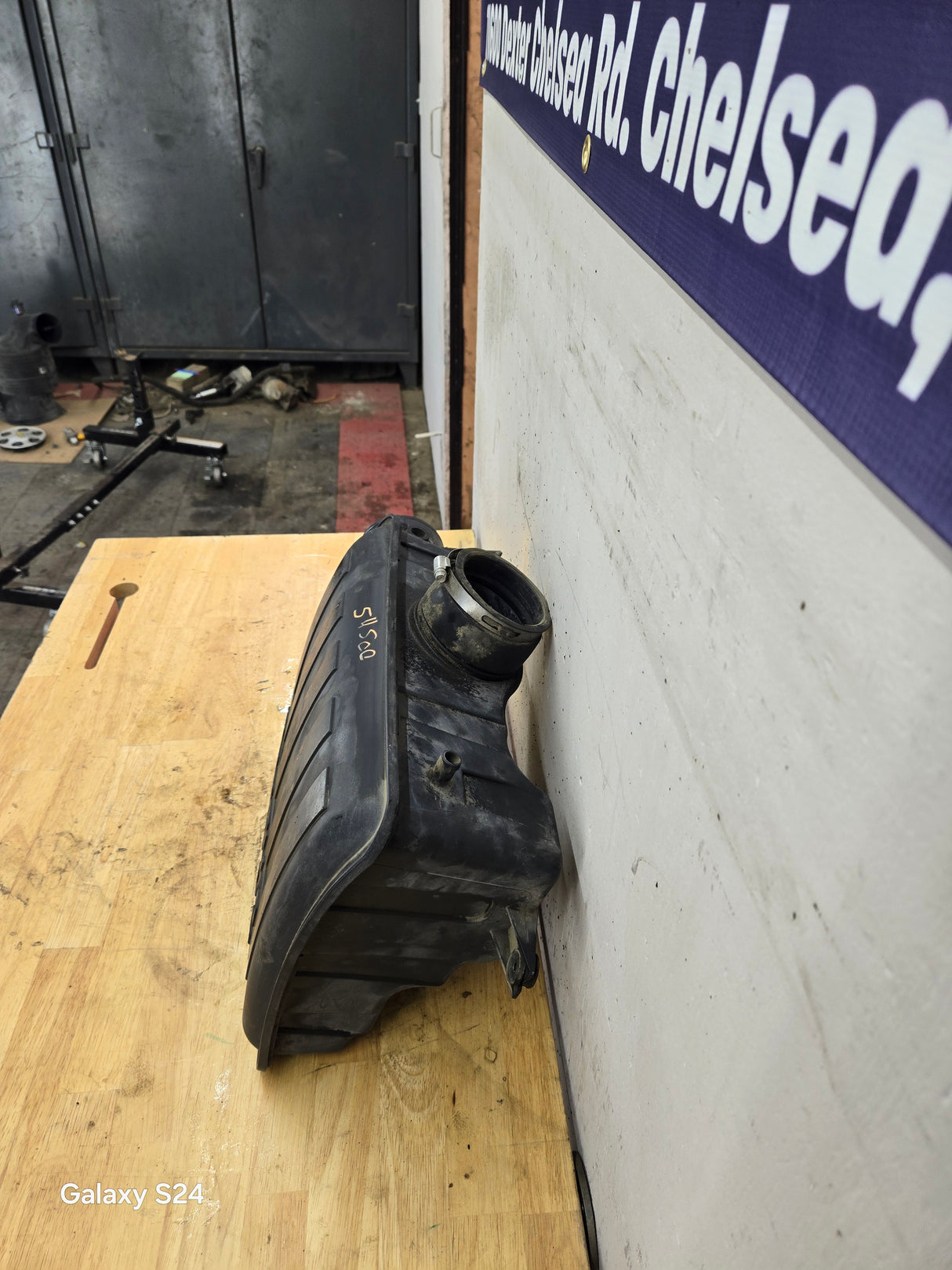 2004-2008 Dodge Ram 1500 4.7L Air Intake Resonator Box 53032048AA