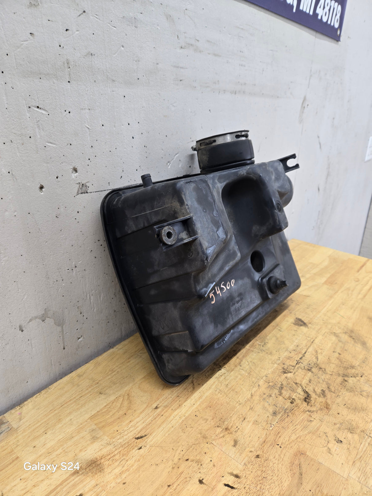 2004-2008 Dodge Ram 1500 4.7L Air Intake Resonator Box 53032048AA