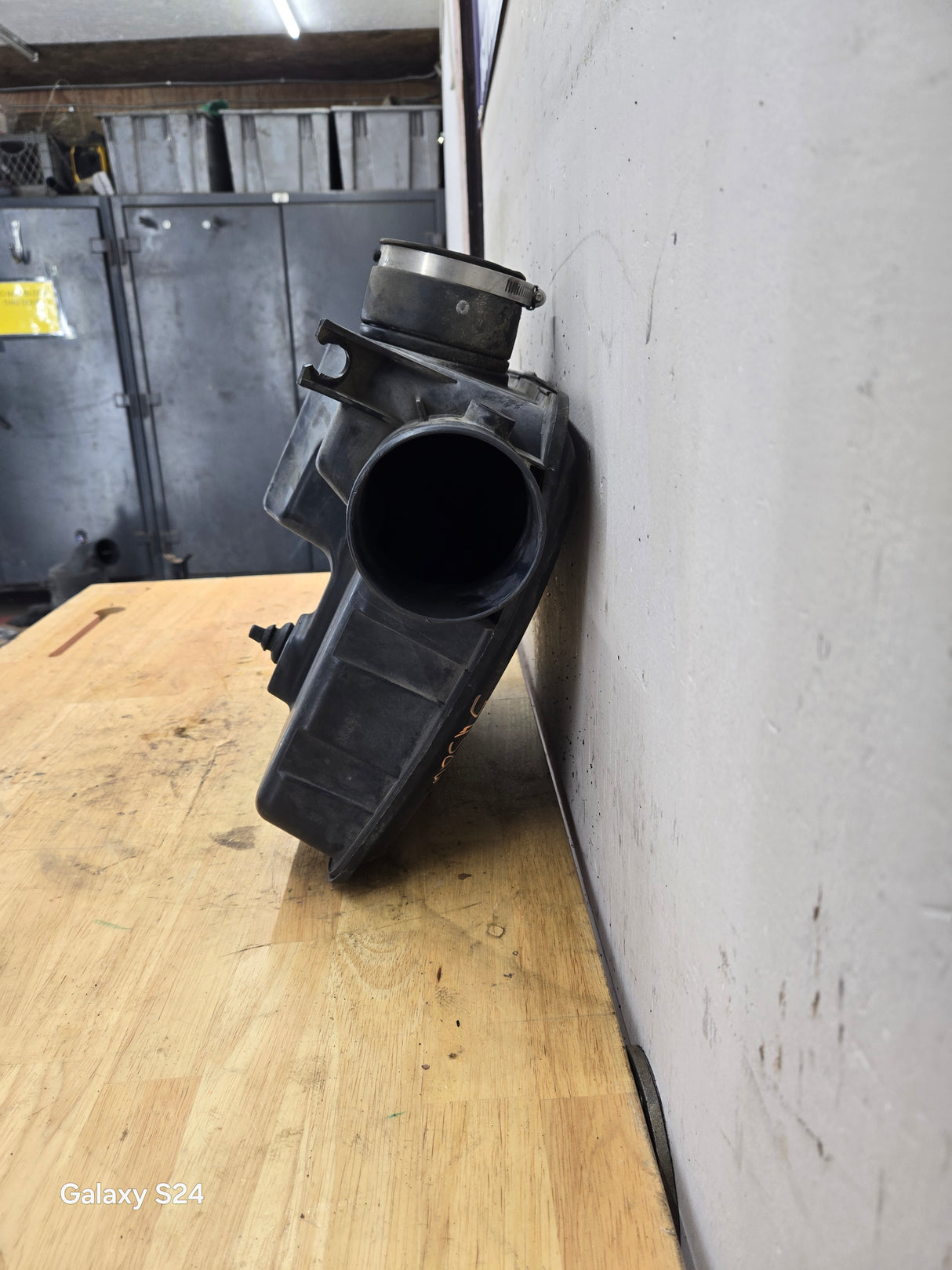 2004-2008 Dodge Ram 1500 4.7L Air Intake Resonator Box 53032048AA