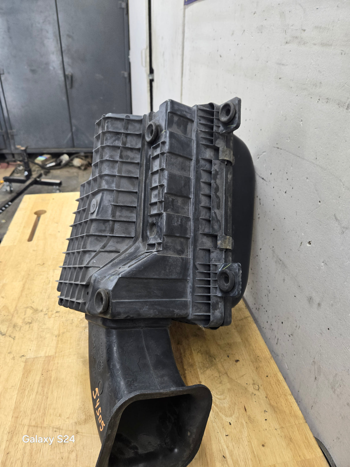 2004-2018 Dodge Ram 1500 2500 3500 Air Intake Box Cleaner