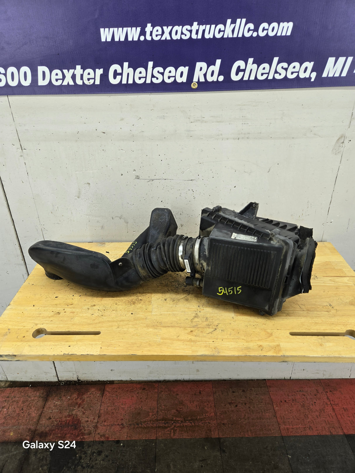 1999-2009 Chevrolet Silverado / GMC Sierra 1500 2500 3500 Engine Air Intake Box Cleaner