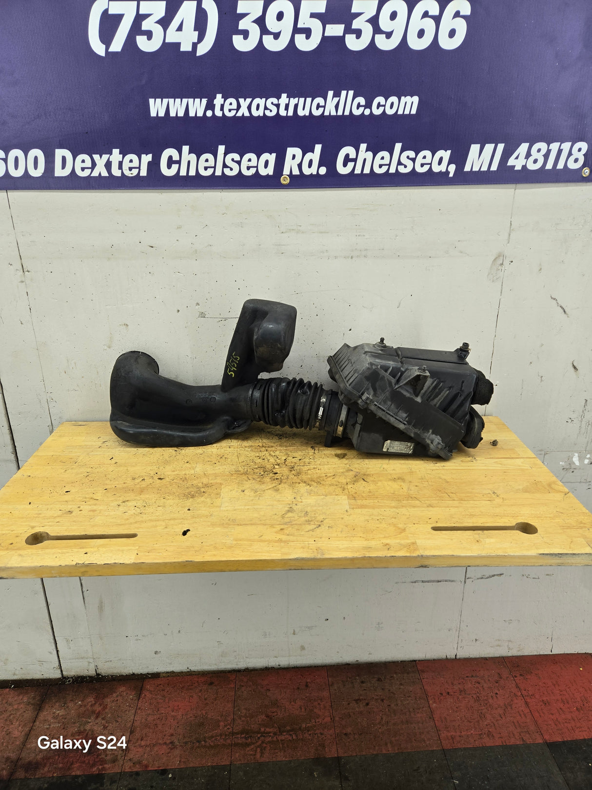 1999-2009 Chevrolet Silverado / GMC Sierra 1500 2500 3500 Engine Air Intake Box Cleaner