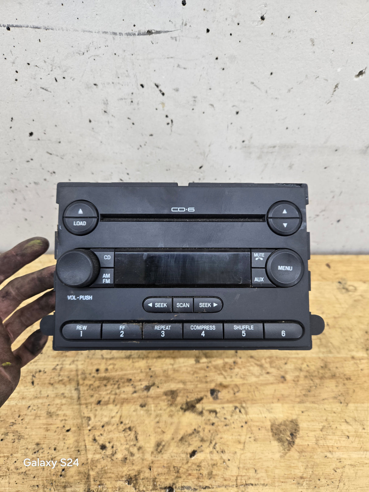 2005-2007 Ford Super Duty F250 F350 F450 F550 Factory Radio Head Unit AM/FM CD OEM 6C3T-18C869-AD