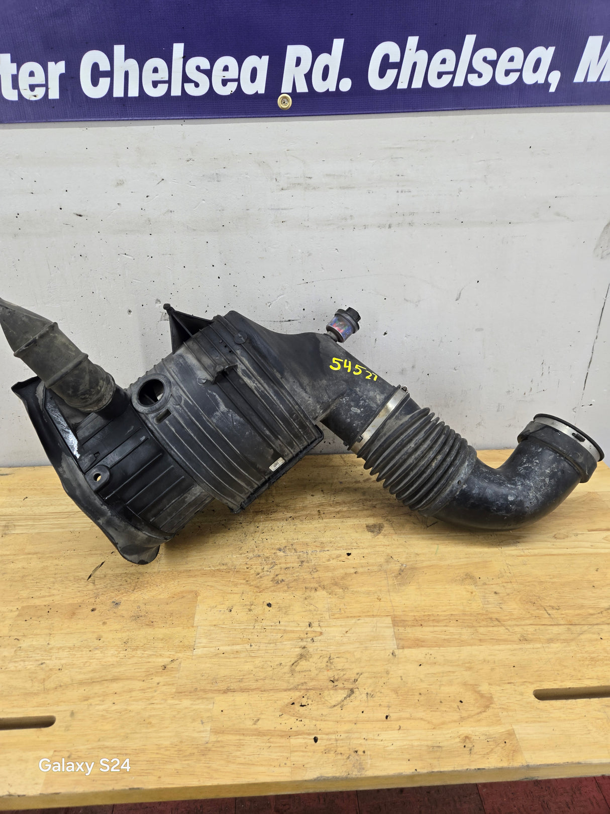 2007-2010 Chevrolet Silverado / GMC Sierra Engine Air Intake Box Cleaner 25839609