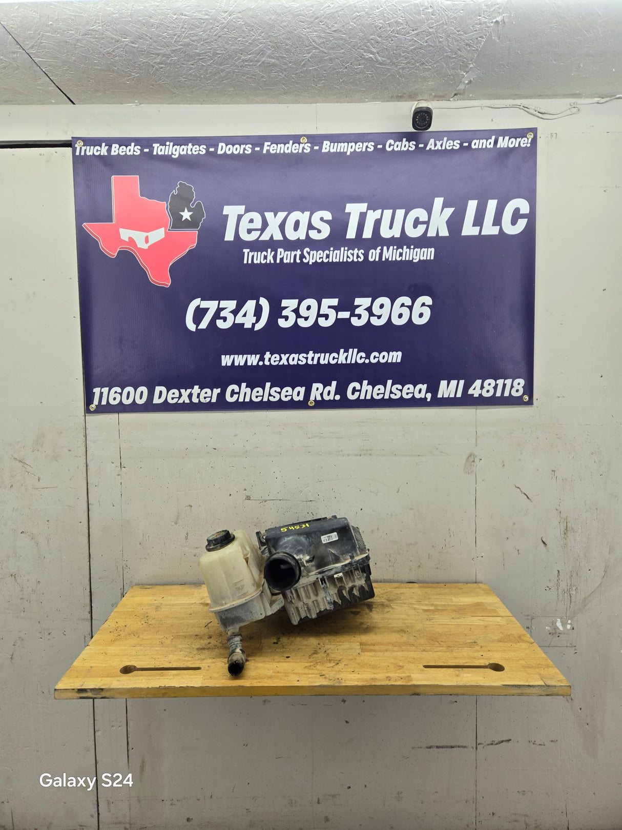 2011-2016 Ford Super Duty 6.2L Engine Coolant Reservoir / Air Box F250 F350 F450 F550