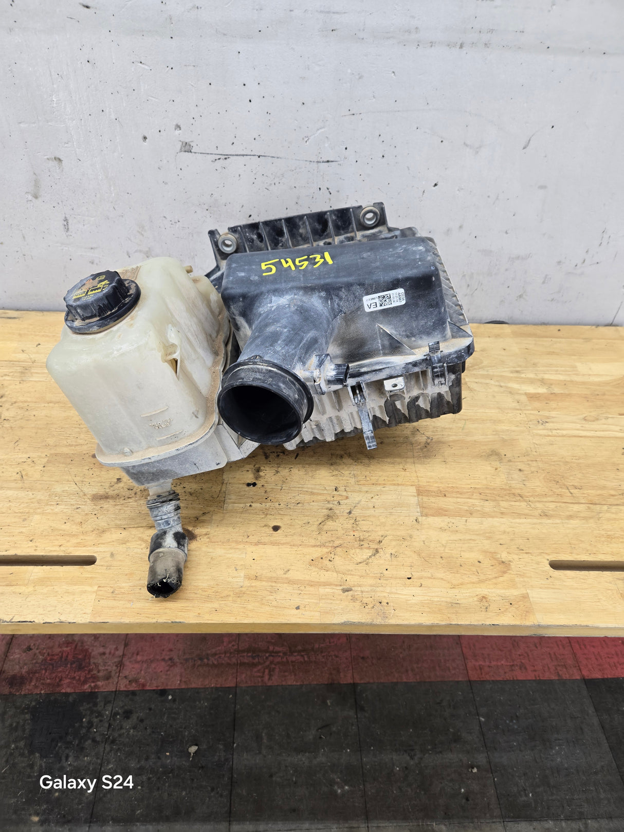 2011-2016 Ford Super Duty 6.2L Engine Coolant Reservoir / Air Box F250 F350 F450 F550