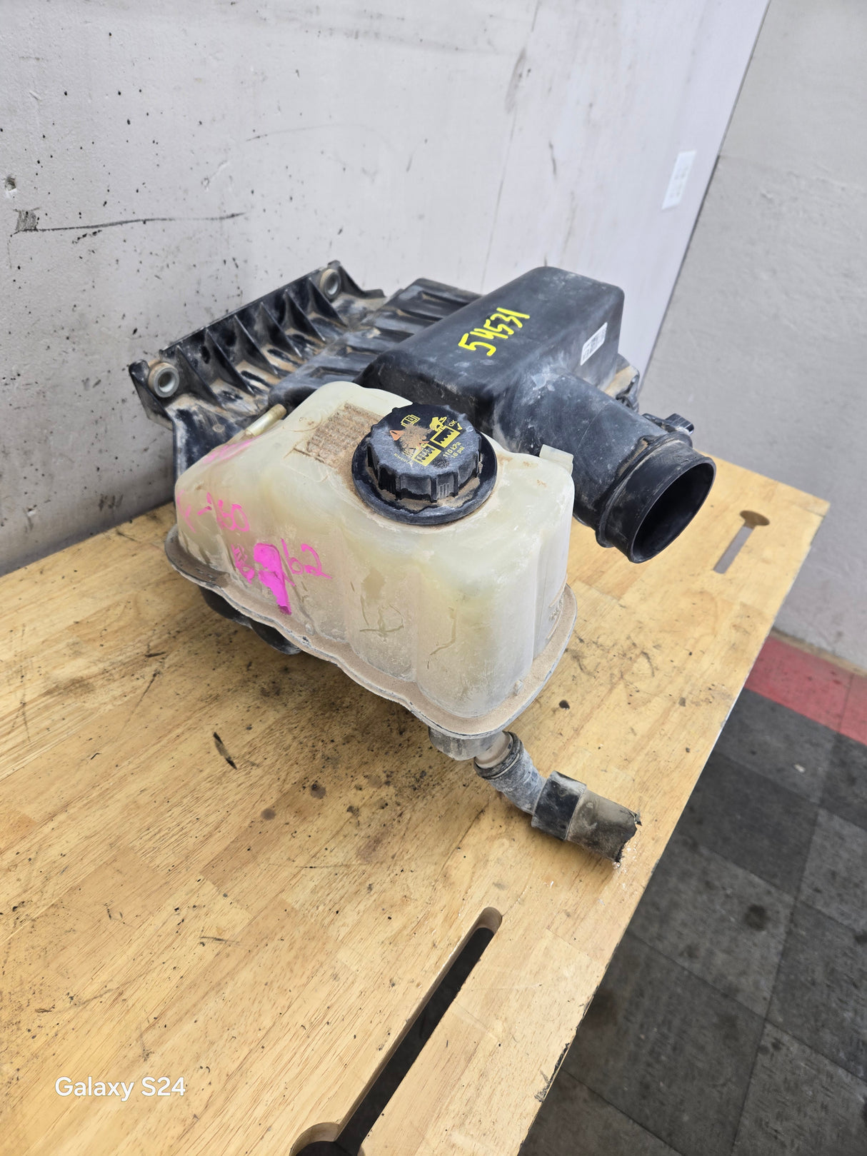 2011-2016 Ford Super Duty 6.2L Engine Coolant Reservoir / Air Box F250 F350 F450 F550