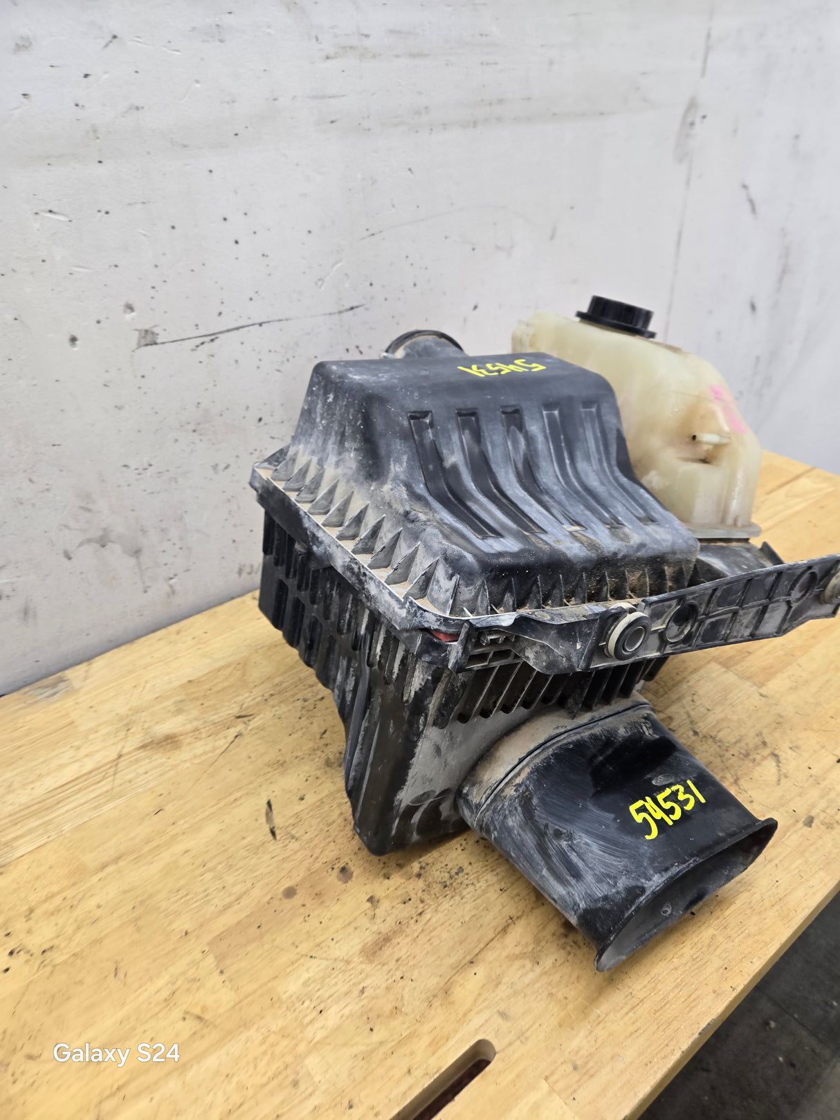 2011-2016 Ford Super Duty 6.2L Engine Coolant Reservoir / Air Box F250 F350 F450 F550