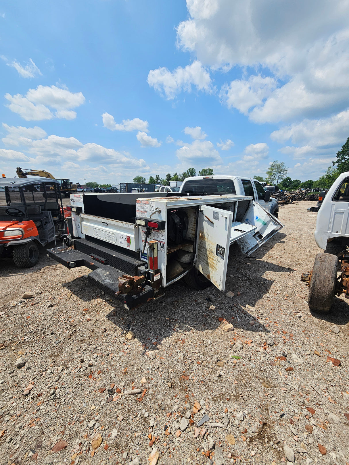 2016 Ford F-550 Super Duty Regular Cab Cab and Chassis 6.8L V10 Gas Dual Rear Wheel - FULL PART OUT