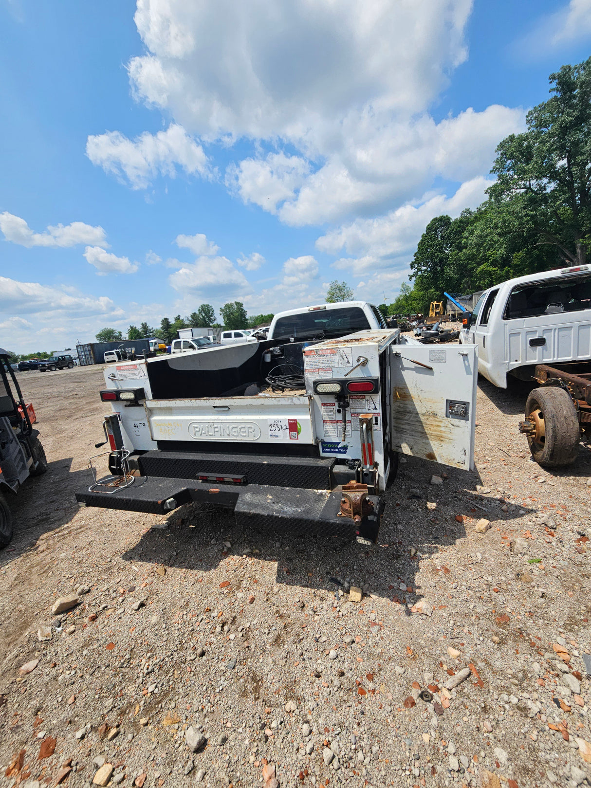 2016 Ford F-550 Super Duty Regular Cab Cab and Chassis 6.8L V10 Gas Dual Rear Wheel - FULL PART OUT