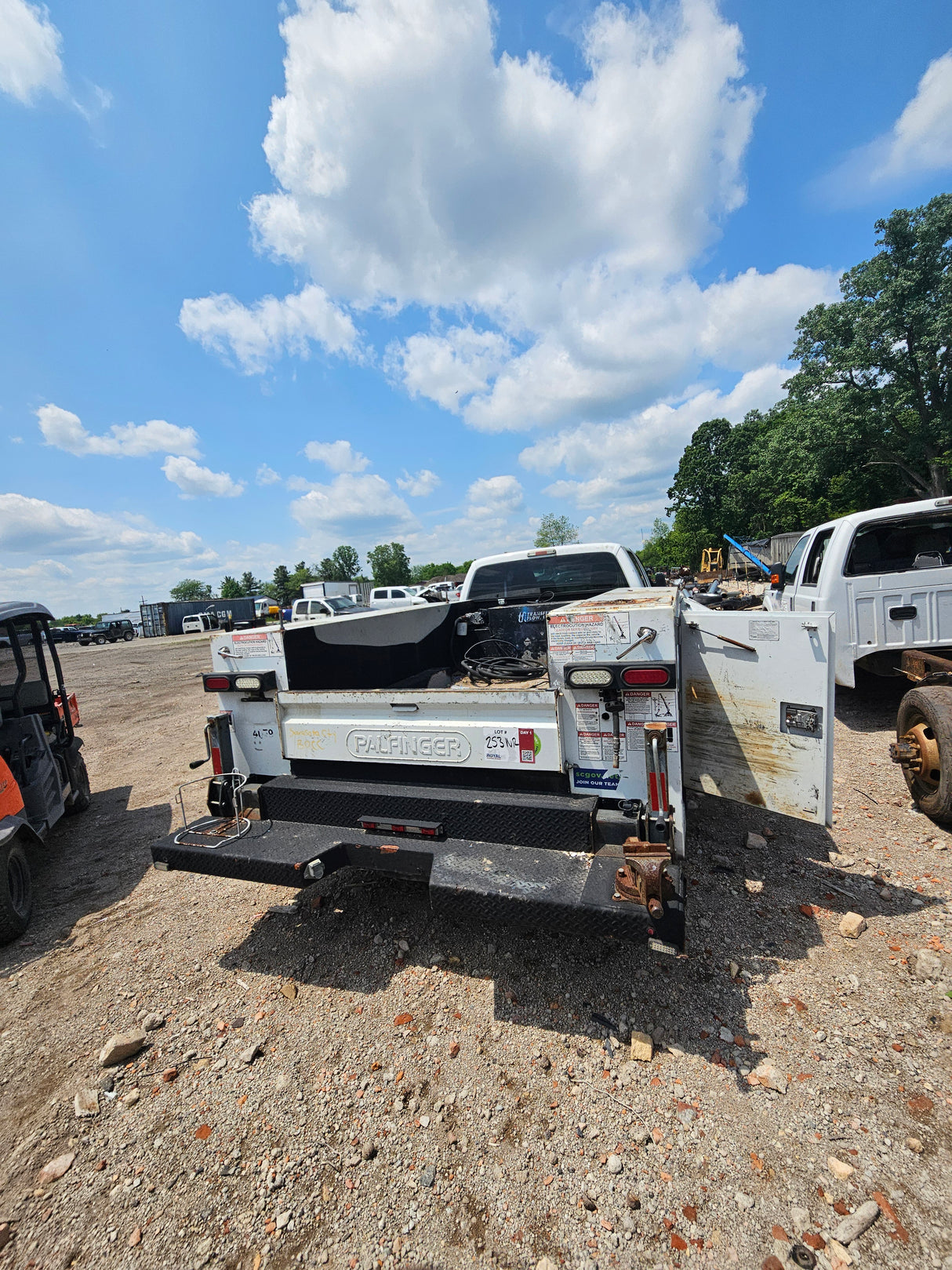 2016 Ford F-550 Super Duty Regular Cab Cab and Chassis 6.8L V10 Gas Dual Rear Wheel - FULL PART OUT