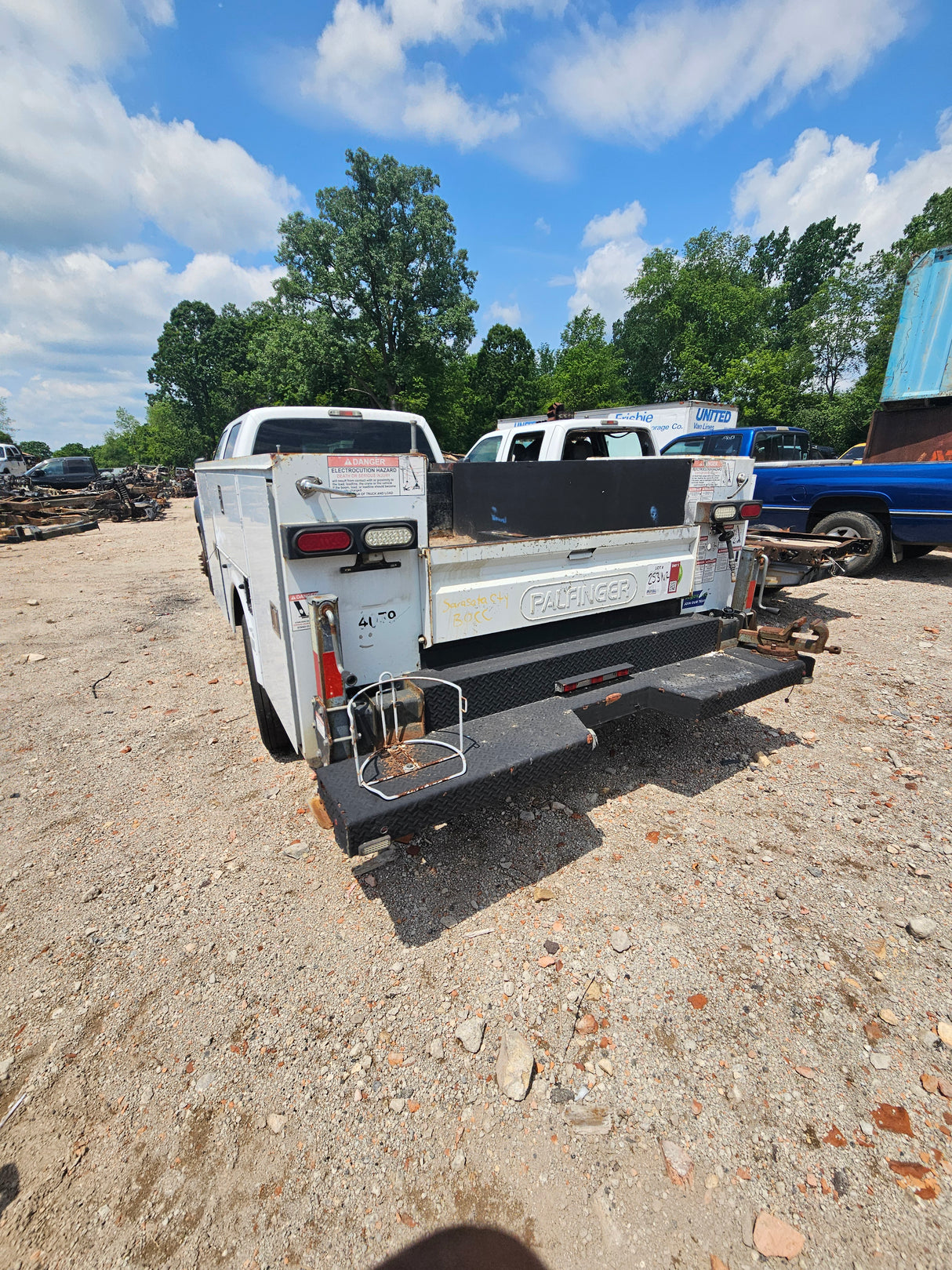 2016 Ford F-550 Super Duty Regular Cab Cab and Chassis 6.8L V10 Gas Dual Rear Wheel - FULL PART OUT