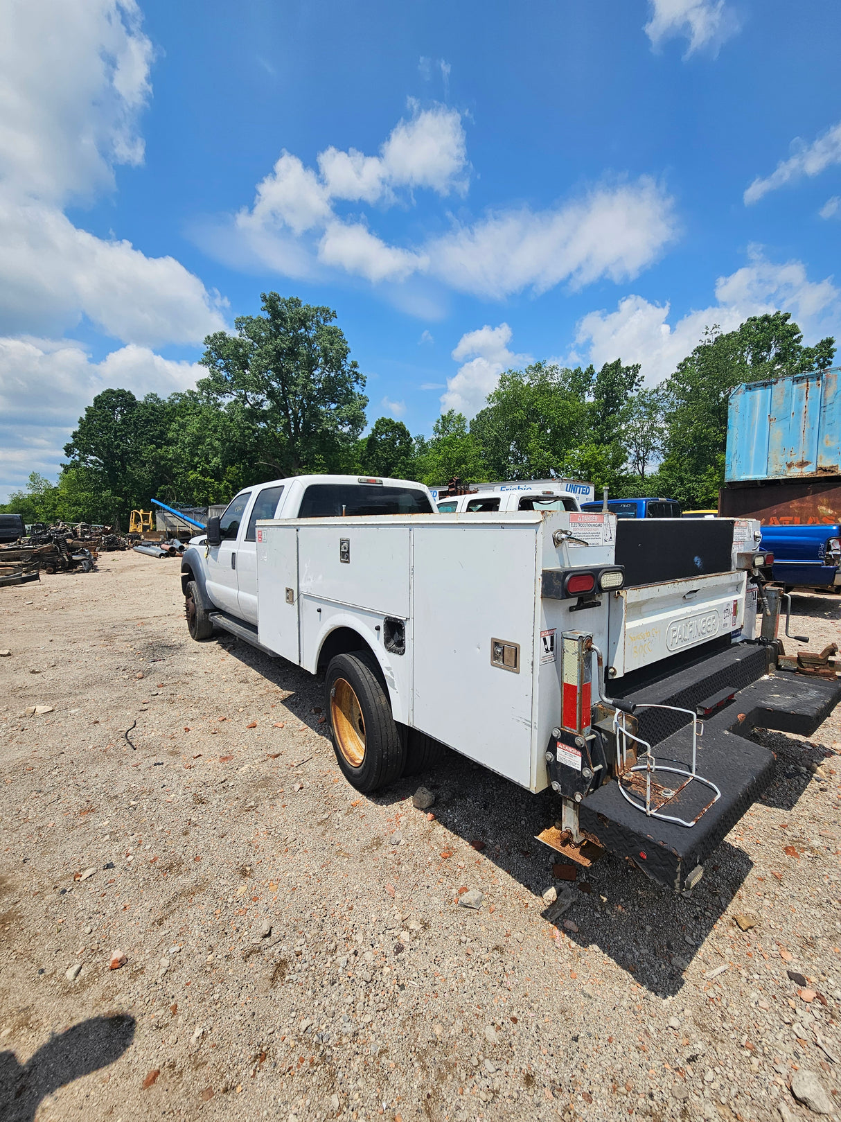 2016 Ford F-550 Super Duty Regular Cab Cab and Chassis 6.8L V10 Gas Dual Rear Wheel - FULL PART OUT