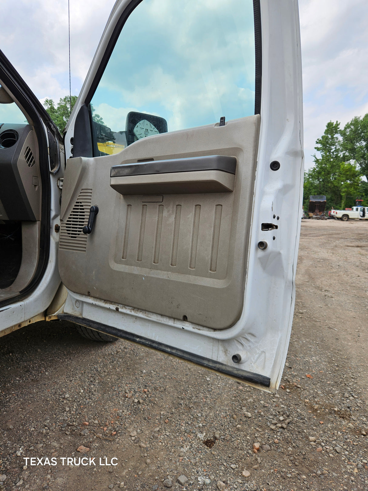 2008 Ford F-250 Regular Cab Long Bed Super Duty 5.4L triton - FULL PART OUT