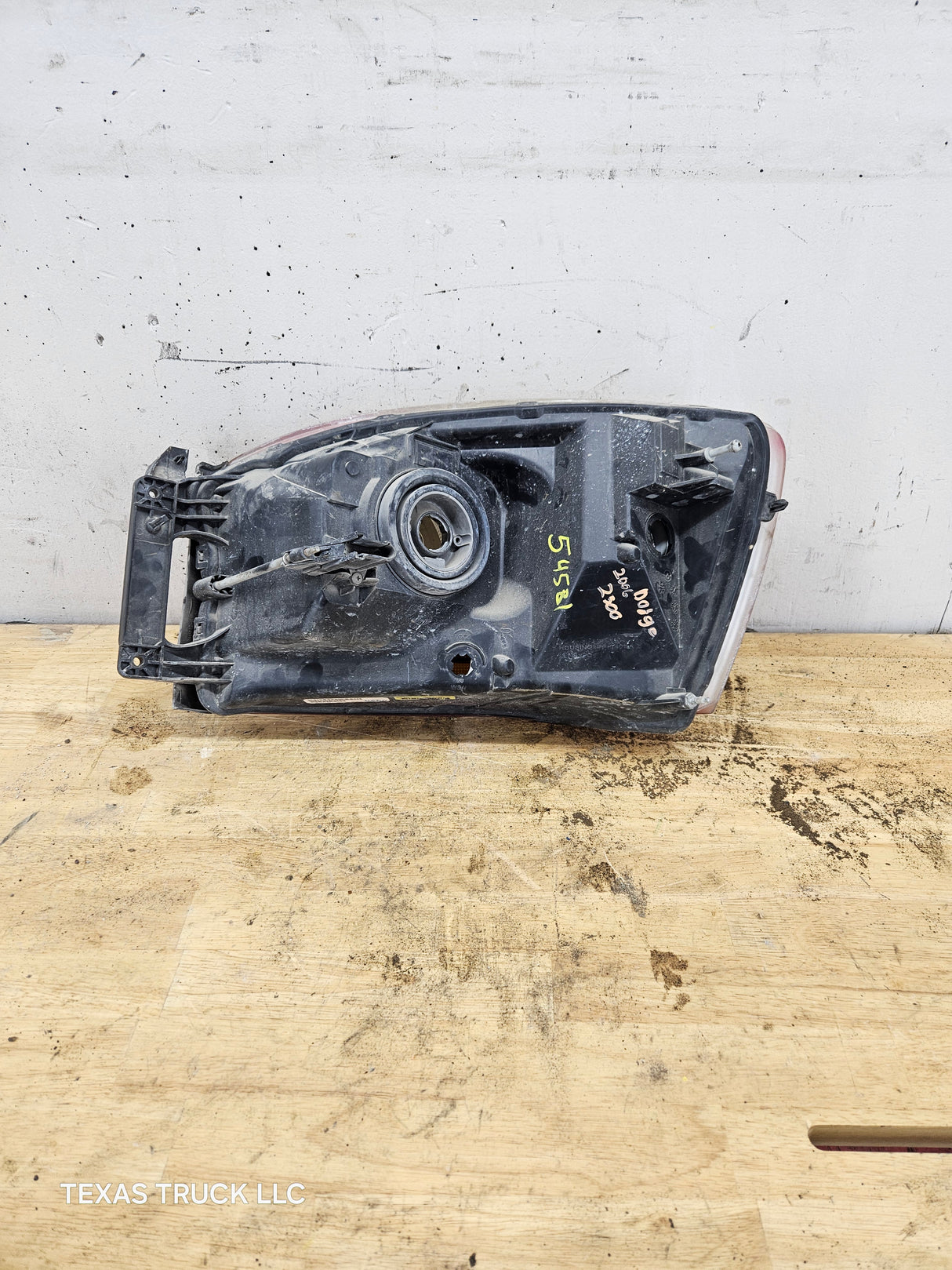 2006-2009 Dodge Ram 1500 2500 3500 RH Passenger Side Headlight 55077794AD-PFM
