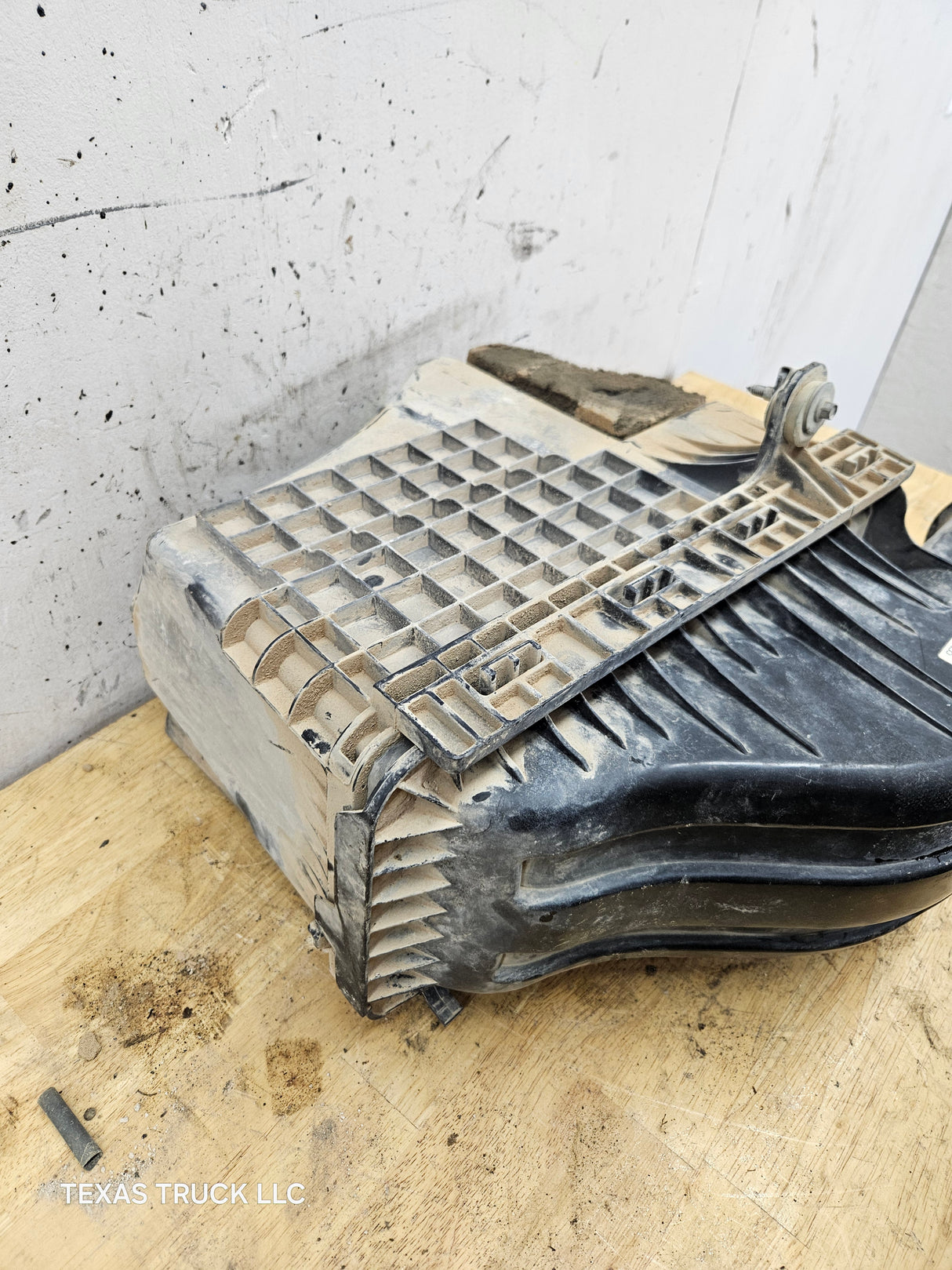 2011-2016 Ford F250 F350 Super Duty 6.7L Air Filter Housing Box Cleaner BC3Z-9600-A