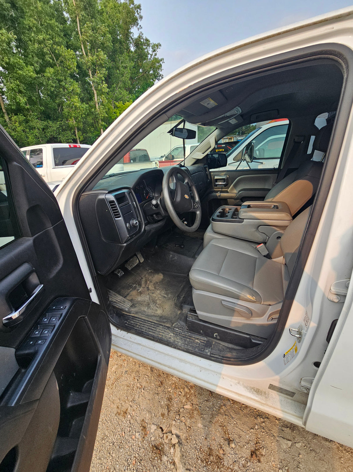 2017 Chevrolet Silverado 1500 Crew Cab Short Bed - FULL PART OUT