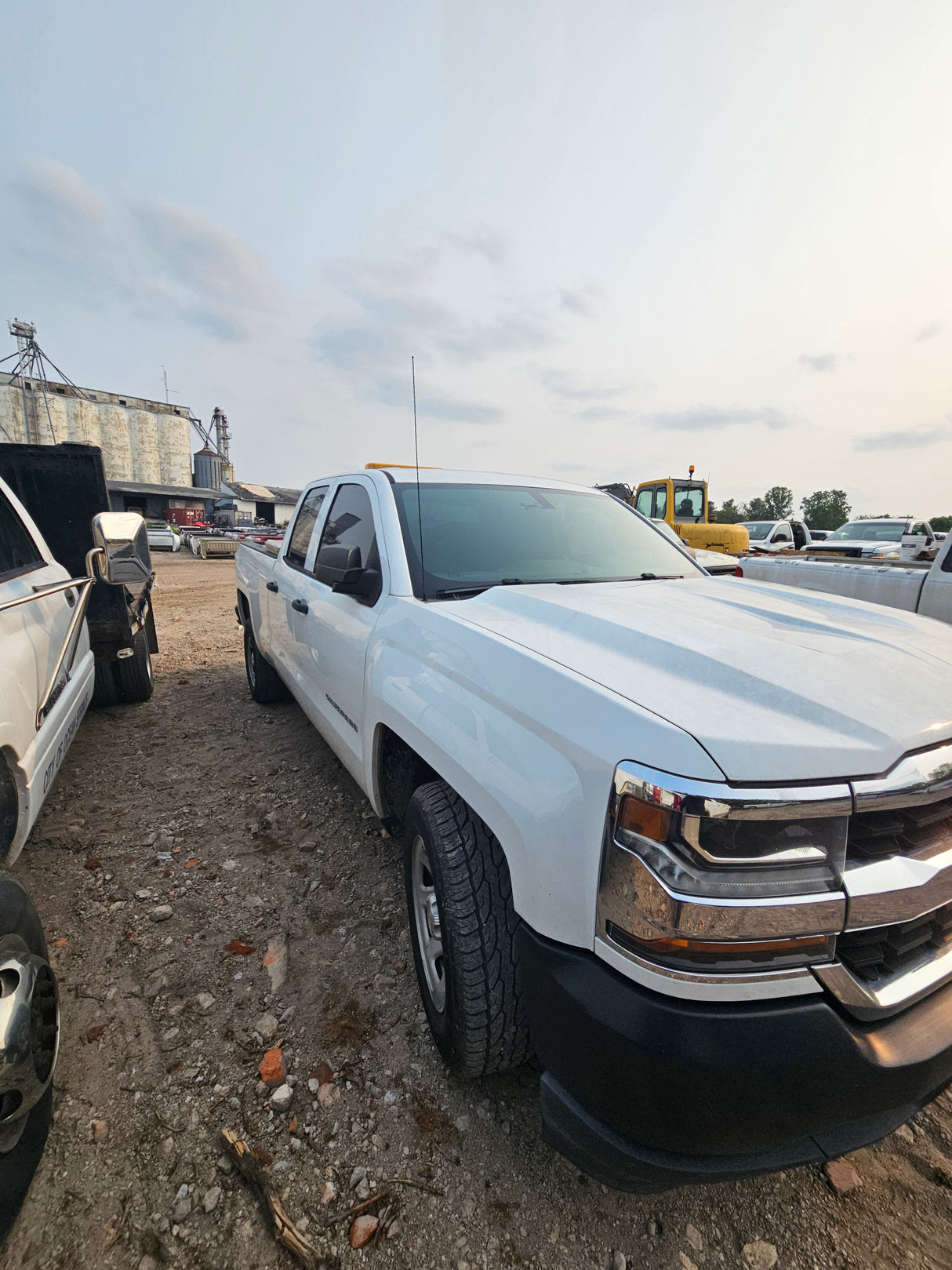 2017 Chevrolet Silverado 1500 Crew Cab Short Bed - FULL PART OUT
