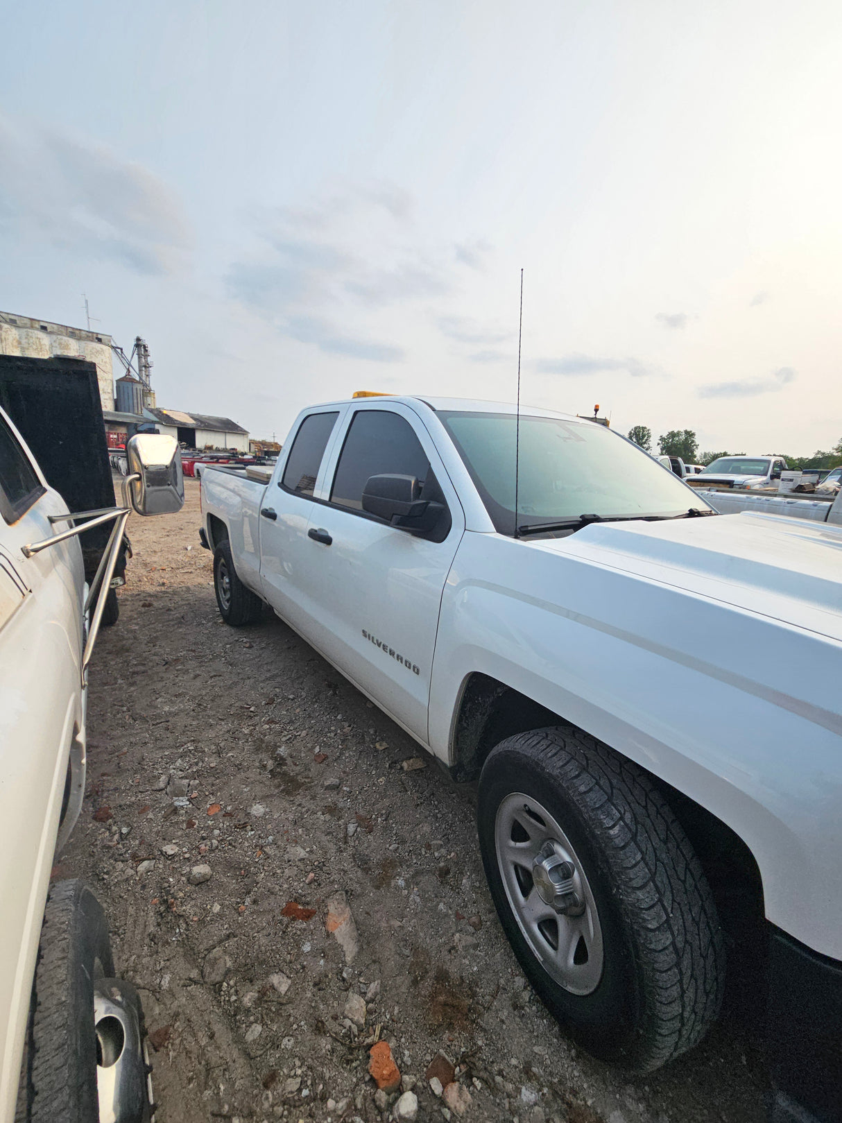2017 Chevrolet Silverado 1500 Crew Cab Short Bed - FULL PART OUT