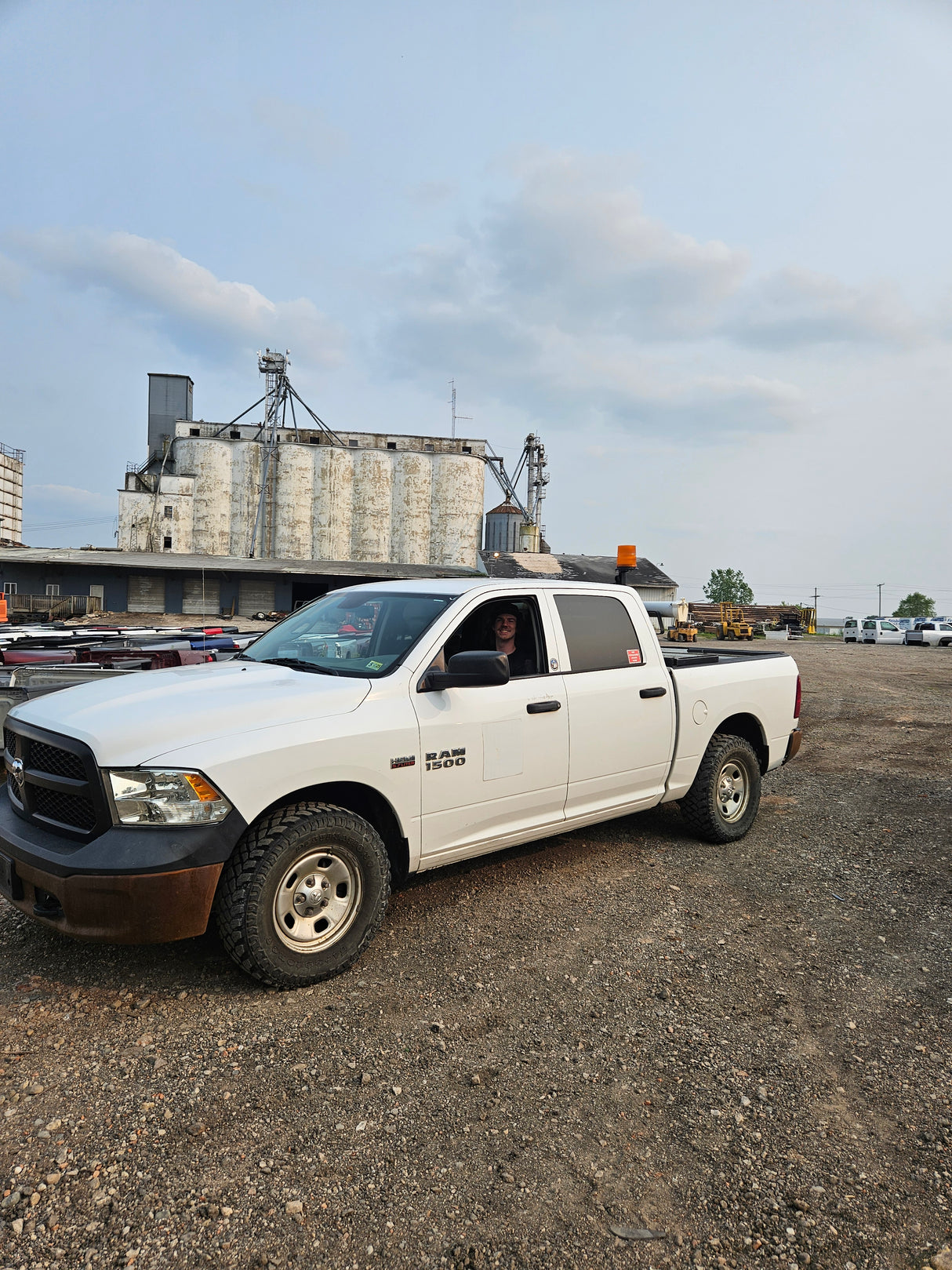 2016 Dodge Ram 4x4 1500 Crew Cab Short Bed 4th gen - FULL PART OUT