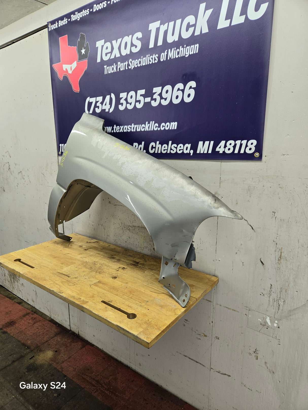 1999-2002 Chevrolet Silverado / Tahoe / Suburban 1500 2500 3500 HD Passenger Side Front Fender