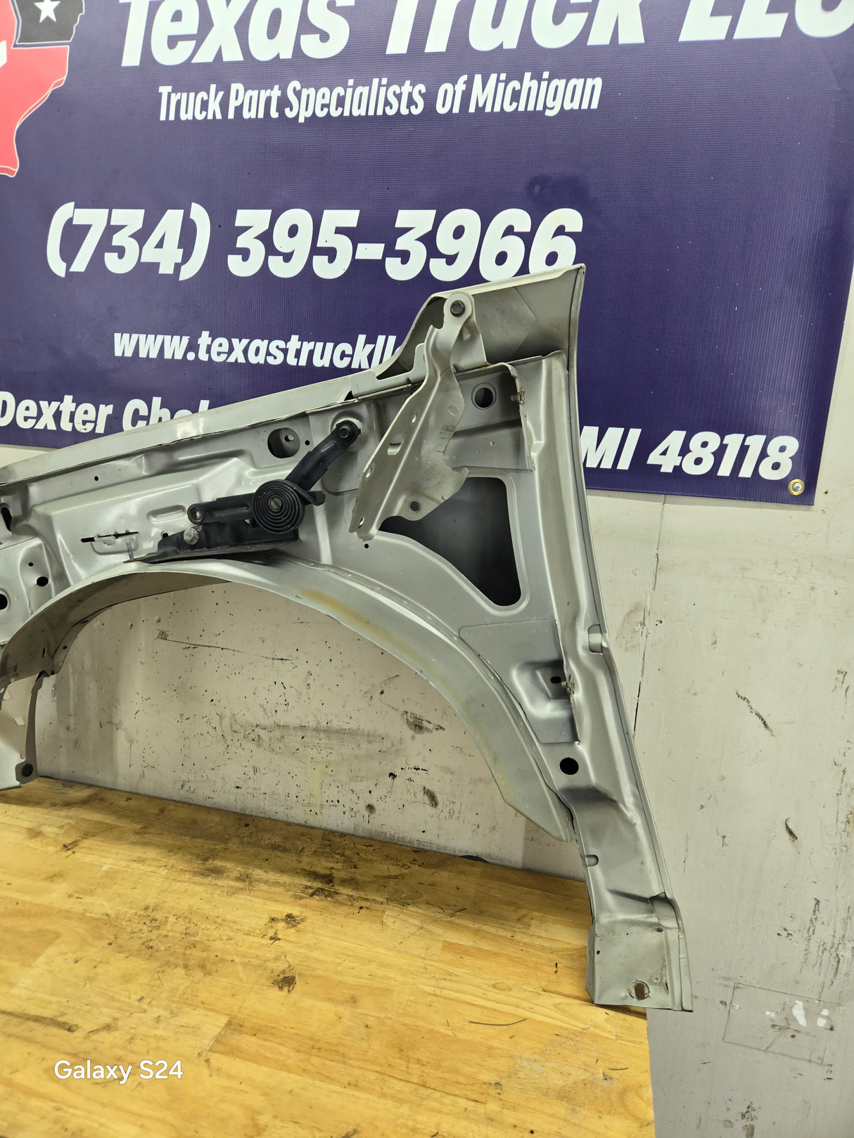 1999-2002 Chevrolet Silverado / Tahoe / Suburban 1500 2500 3500 HD Passenger Side Front Fender