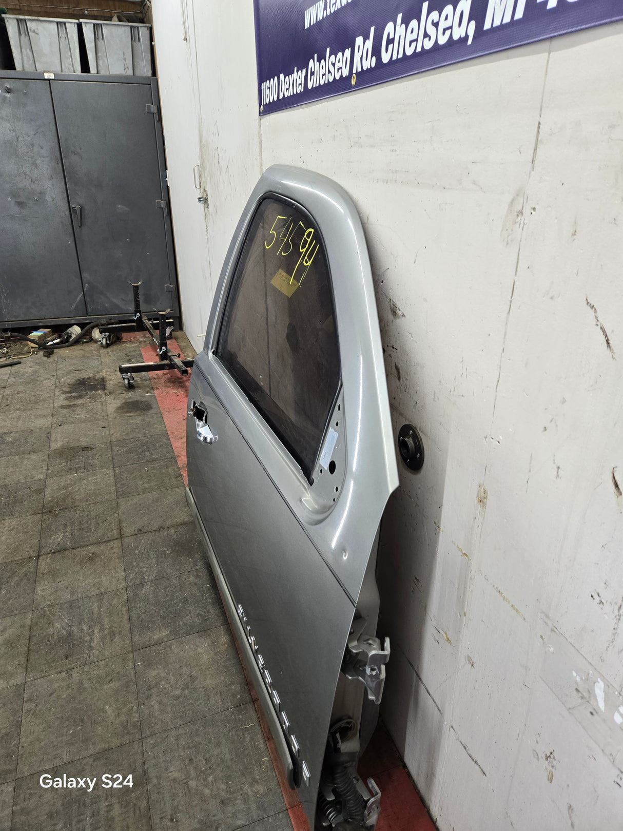 2007-2013 Chevrolet Silverado / GMC Sierra 1500 25000 3500 HD LH Front Passenger Side Door