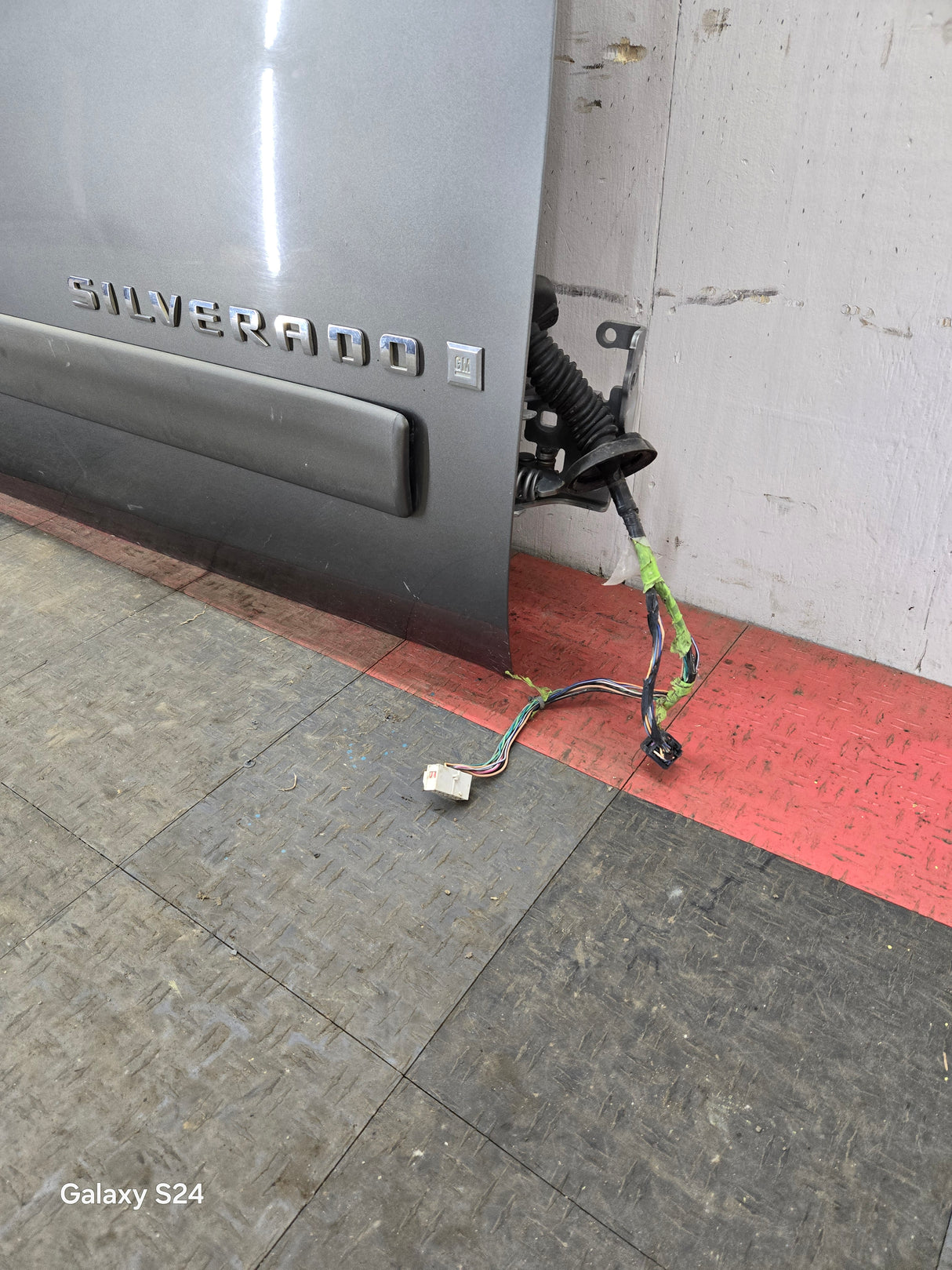 2007-2013 Chevrolet Silverado / GMC Sierra 1500 25000 3500 HD LH Front Passenger Side Door