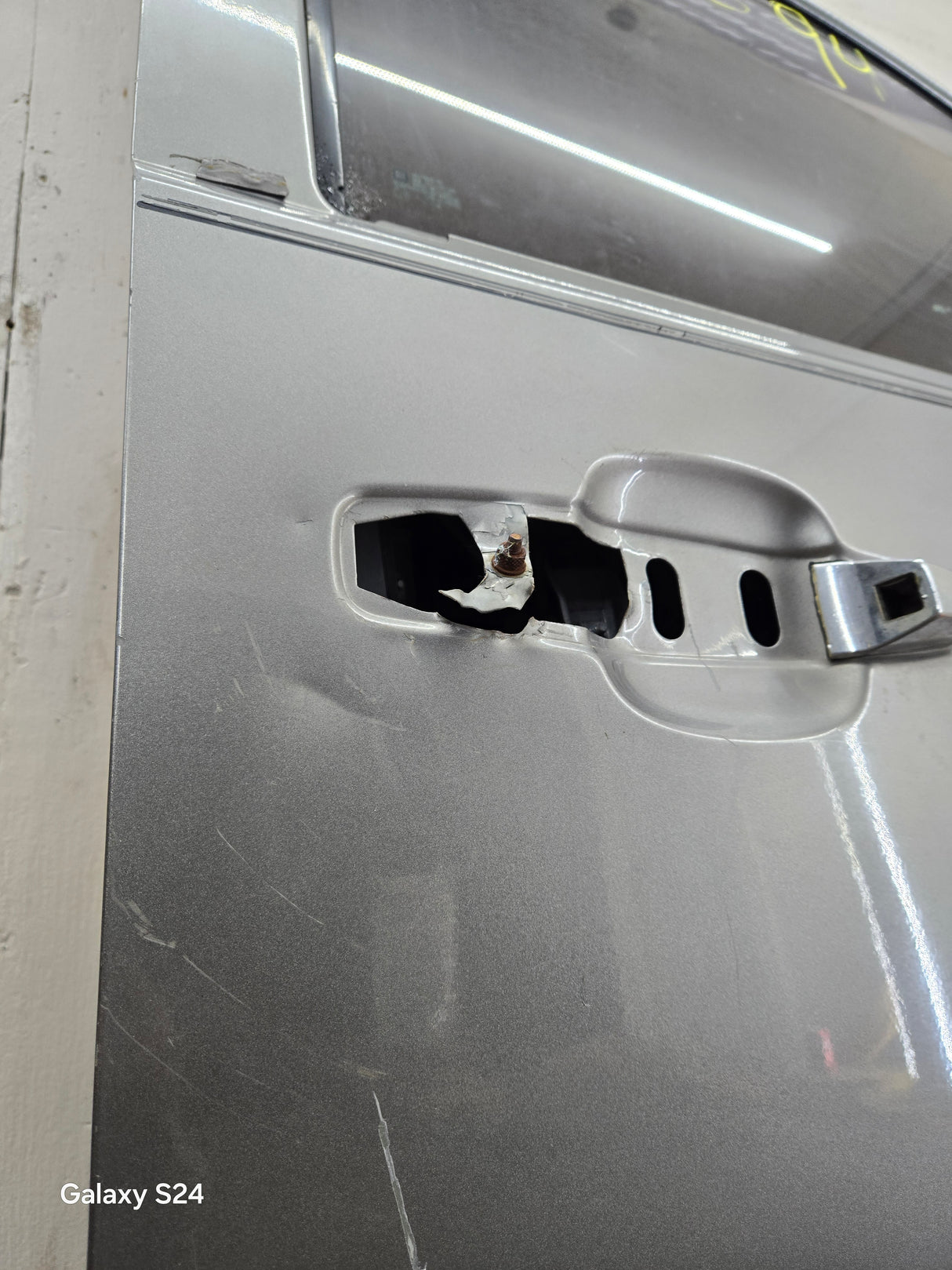 2007-2013 Chevrolet Silverado / GMC Sierra 1500 25000 3500 HD LH Front Passenger Side Door