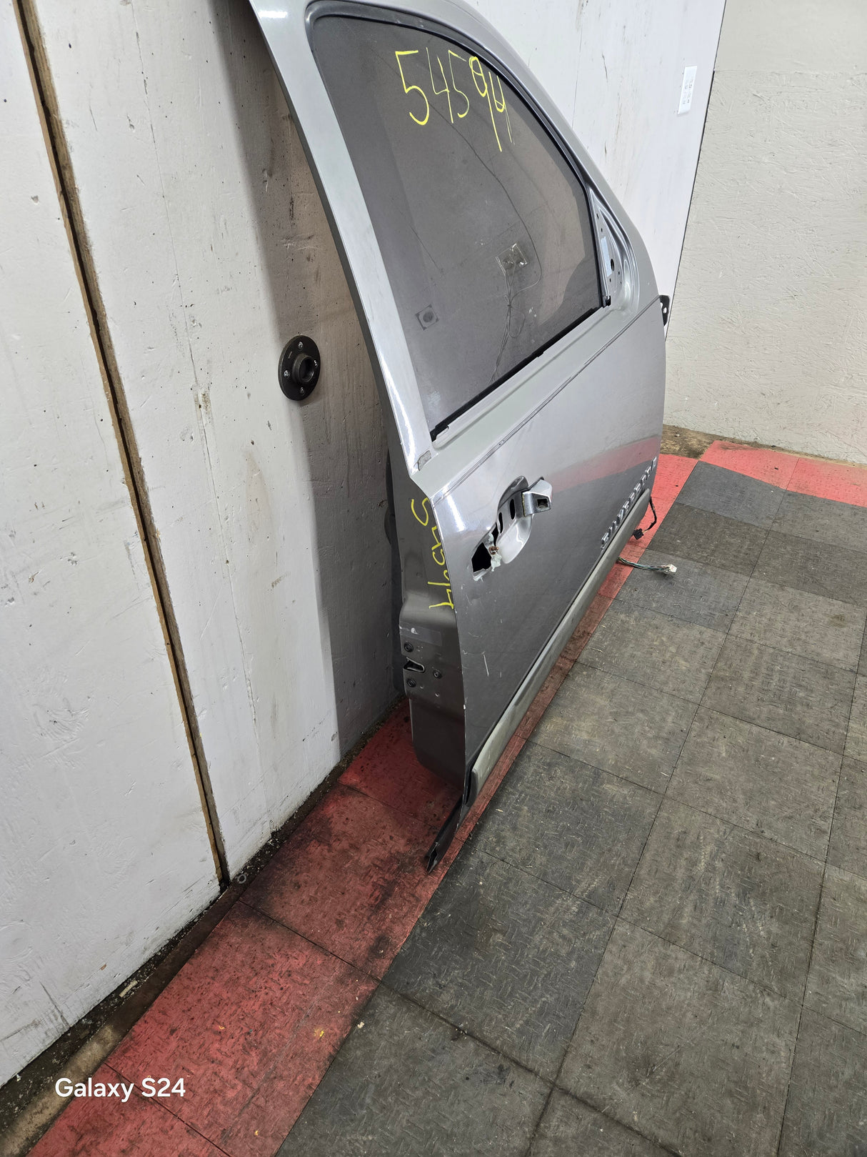 2007-2013 Chevrolet Silverado / GMC Sierra 1500 25000 3500 HD LH Front Passenger Side Door