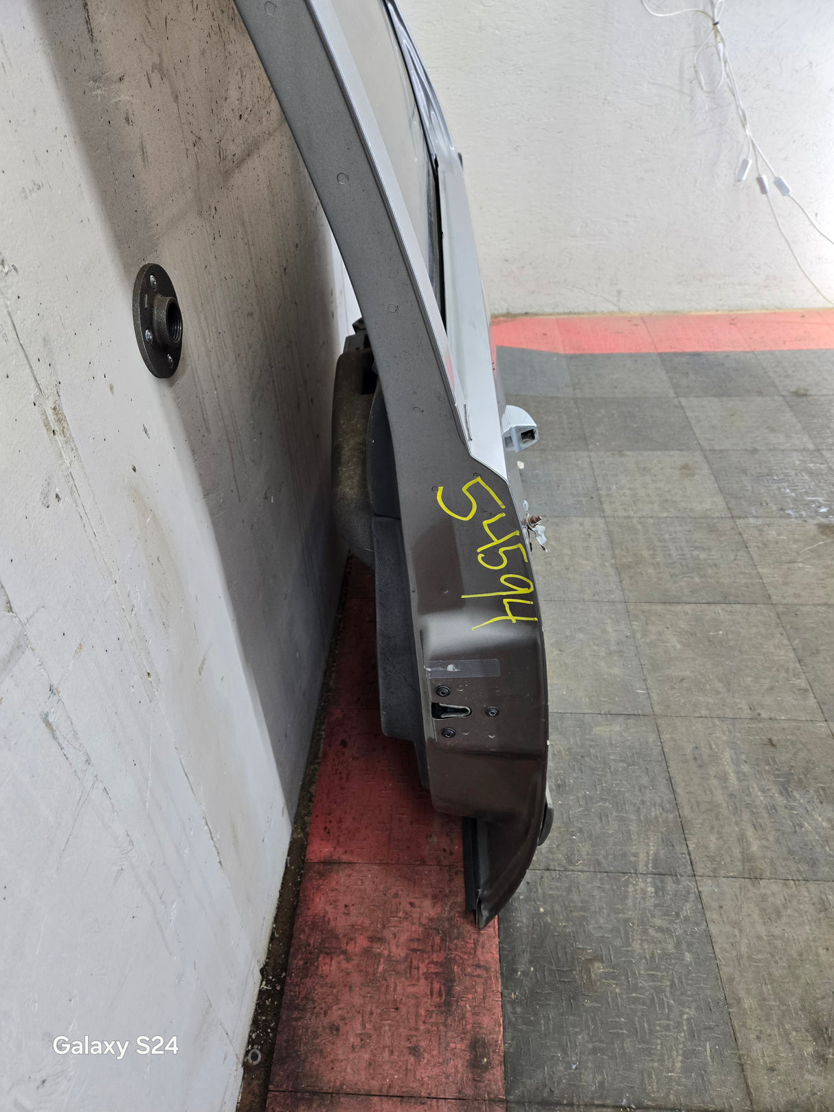 2007-2013 Chevrolet Silverado / GMC Sierra 1500 25000 3500 HD LH Front Passenger Side Door