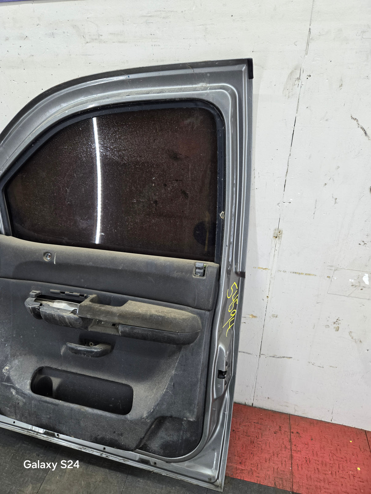 2007-2013 Chevrolet Silverado / GMC Sierra 1500 25000 3500 HD LH Front Passenger Side Door