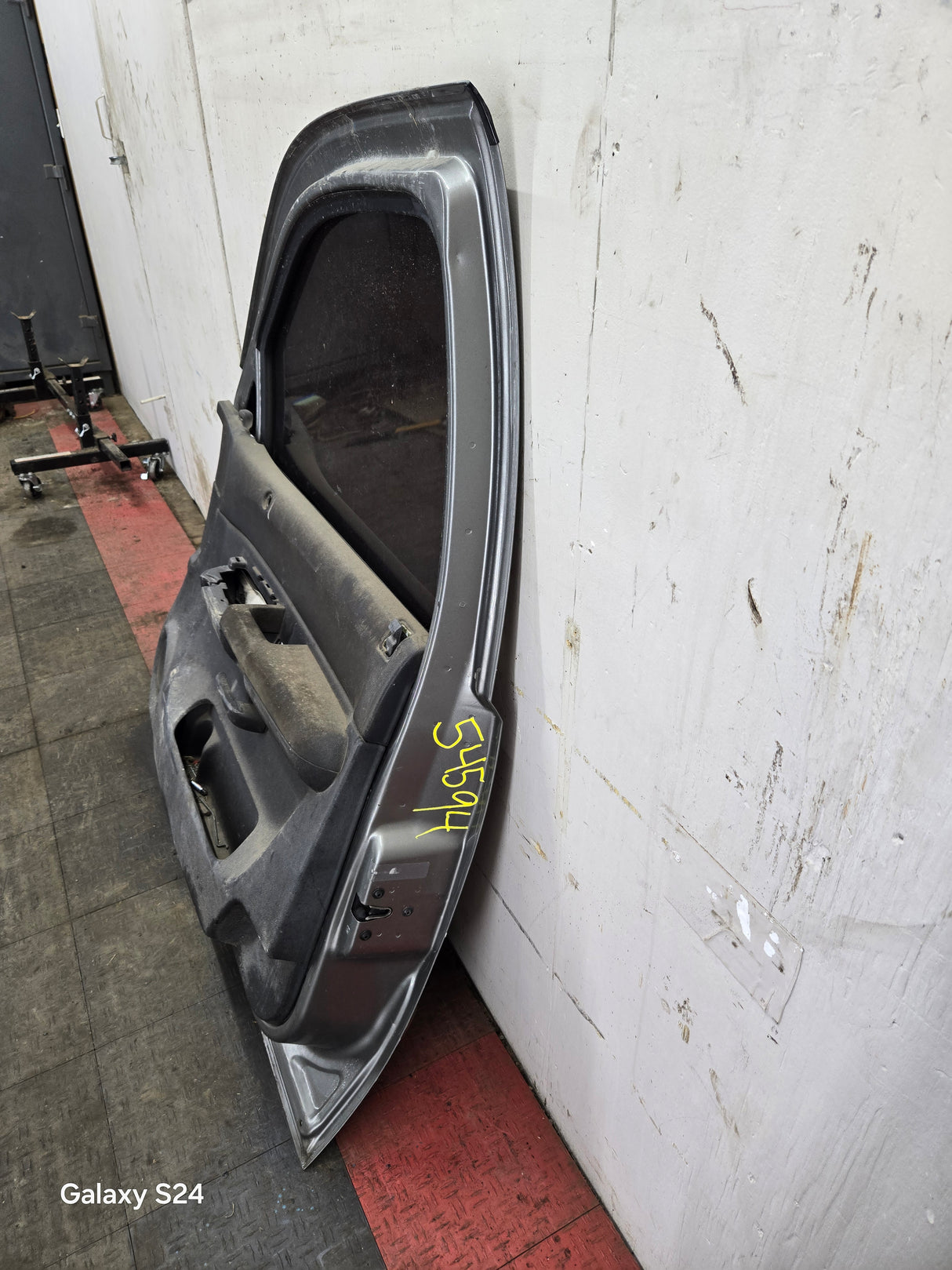 2007-2013 Chevrolet Silverado / GMC Sierra 1500 25000 3500 HD LH Front Passenger Side Door