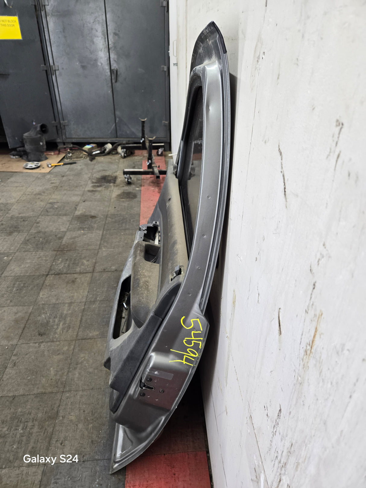 2007-2013 Chevrolet Silverado / GMC Sierra 1500 25000 3500 HD LH Front Passenger Side Door