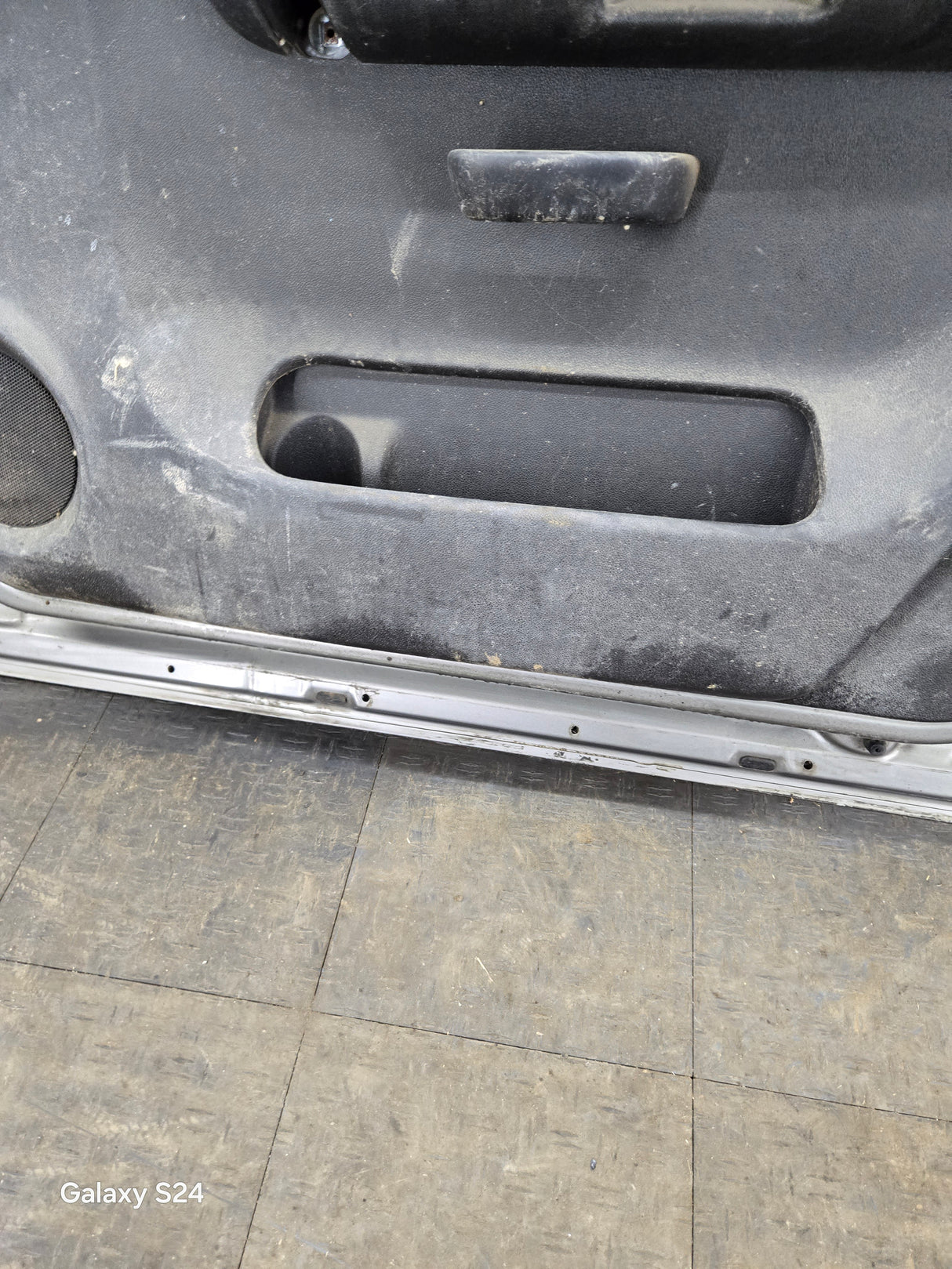 2007-2013 Chevrolet Silverado / GMC Sierra 1500 25000 3500 HD LH Front Passenger Side Door