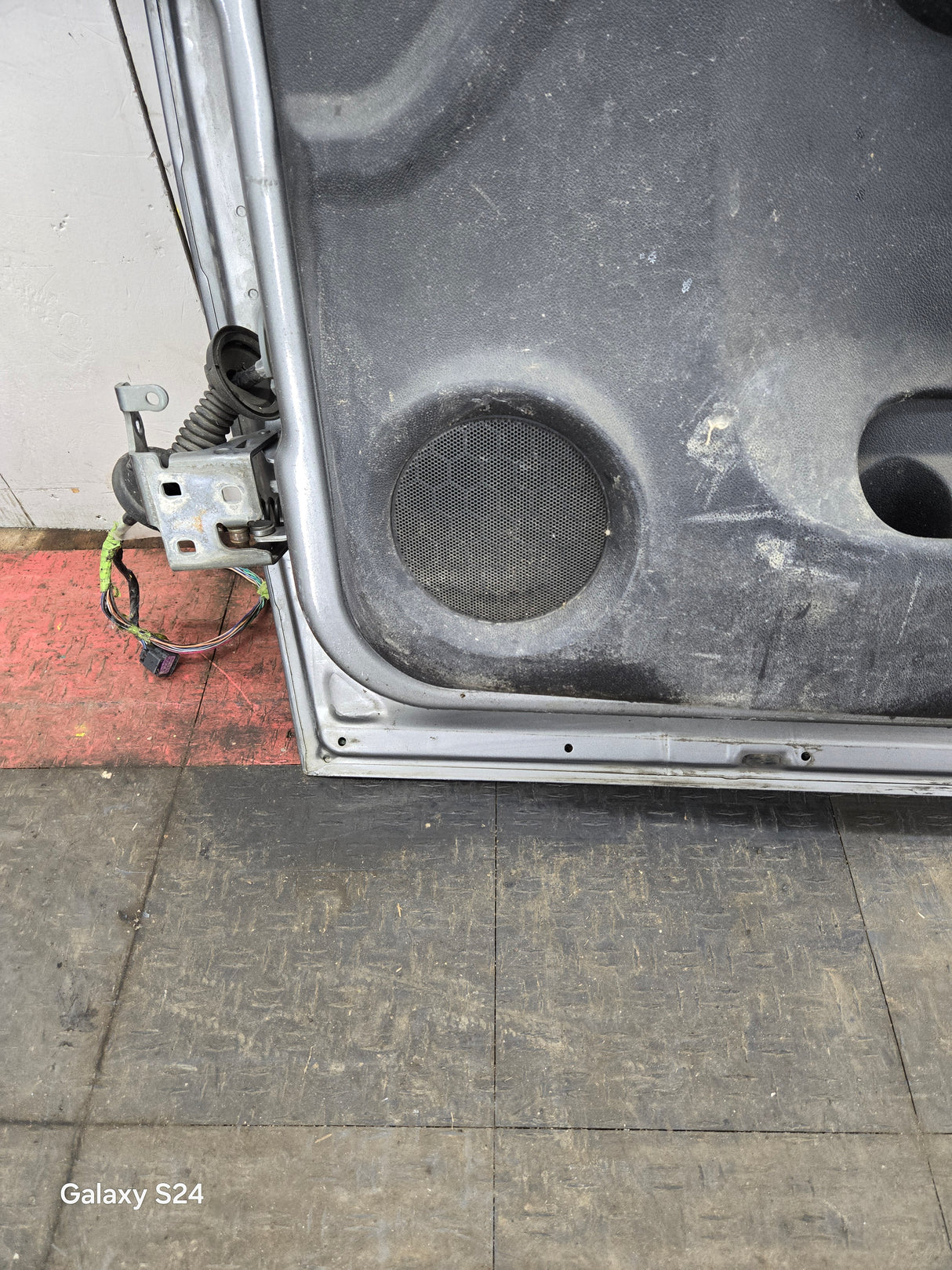 2007-2013 Chevrolet Silverado / GMC Sierra 1500 25000 3500 HD LH Front Passenger Side Door