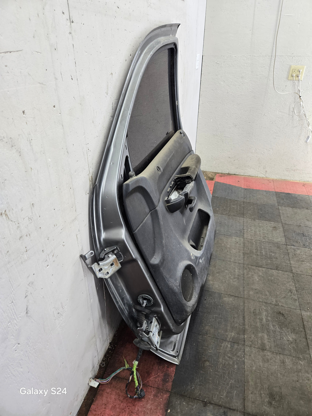 2007-2013 Chevrolet Silverado / GMC Sierra 1500 25000 3500 HD LH Front Passenger Side Door