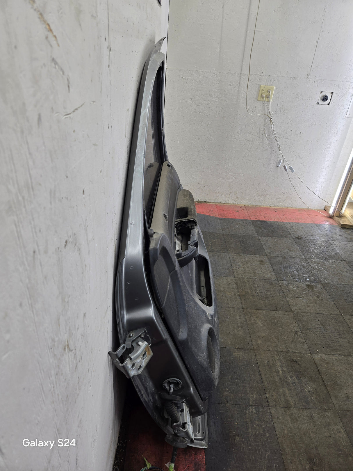 2007-2013 Chevrolet Silverado / GMC Sierra 1500 25000 3500 HD LH Front Passenger Side Door