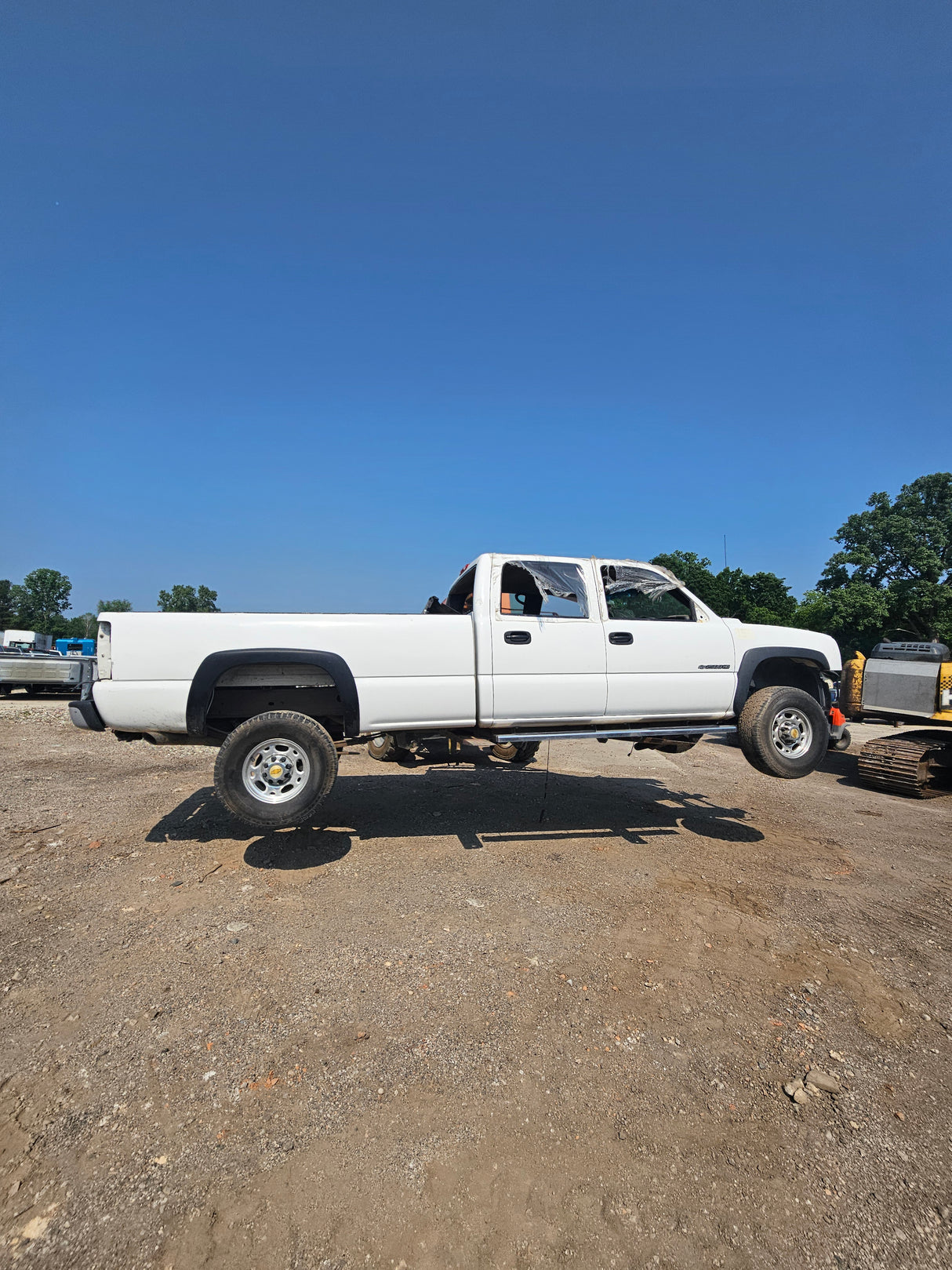 2007 Chevrolet Silverado 2500HD Cateye Classic Crew Cab 8' Long Bed - FULL PART OUT