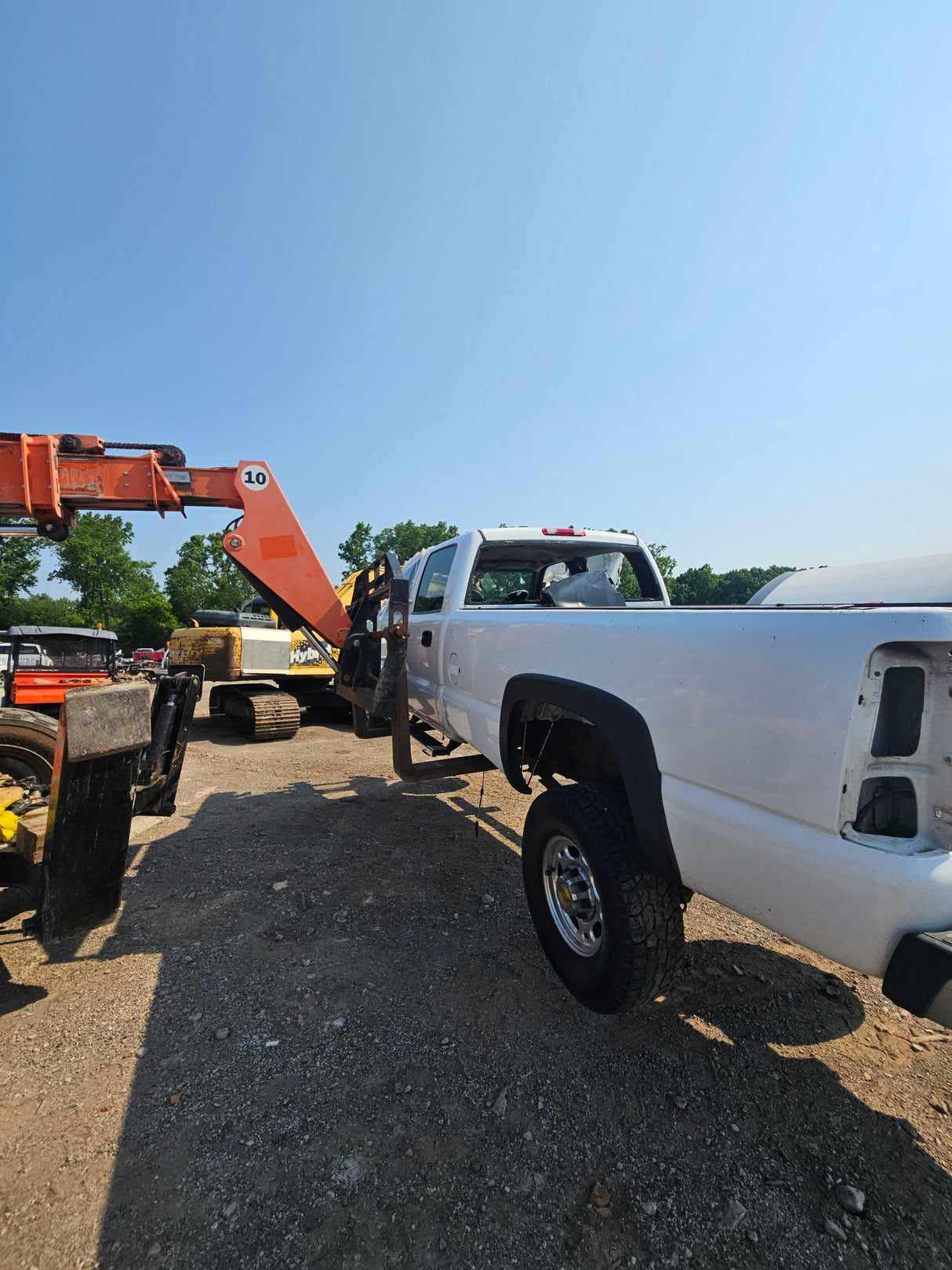 2007 Chevrolet Silverado 2500HD Cateye Classic Crew Cab 8' Long Bed - FULL PART OUT