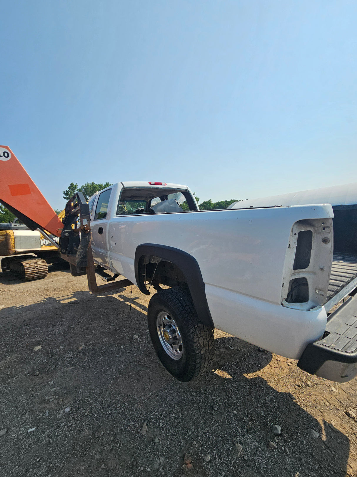 2007 Chevrolet Silverado 2500HD Cateye Classic Crew Cab 8' Long Bed - FULL PART OUT