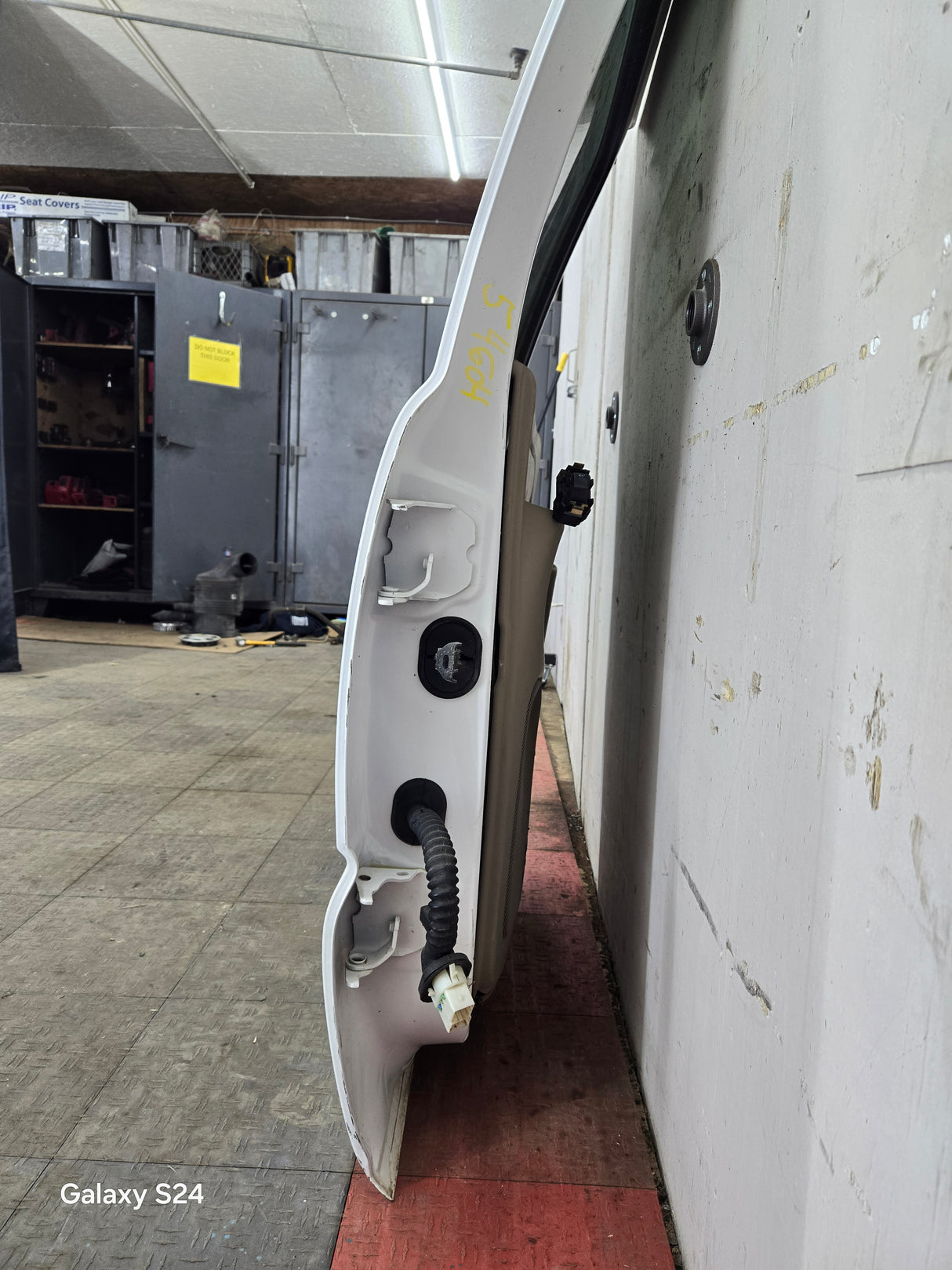 1999-2006 Chevrolet Silverado / GMC Sierra 1500 2500 3500 HD Rear Passenger side Crew Cab rear door RH