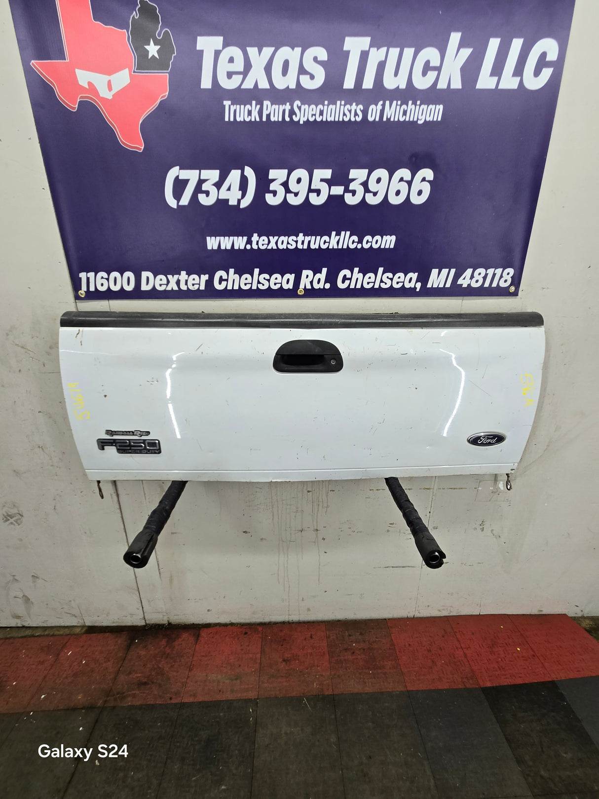 1997-2003 F150 / 1999-2007 Ford F250 F350 F450 F550 Super Duty Tailgate