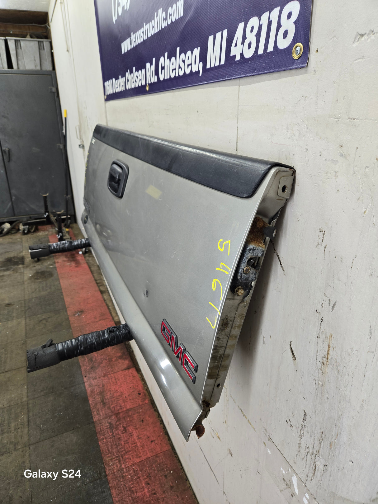 1999-2007 Chevrolet Silverado / GMC Sierra 1500 2500 3500 HD Tailgate