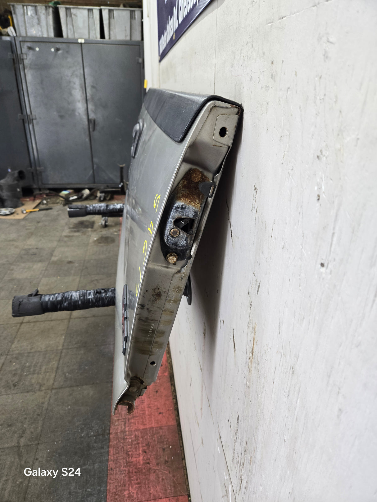 1999-2007 Chevrolet Silverado / GMC Sierra 1500 2500 3500 HD Tailgate