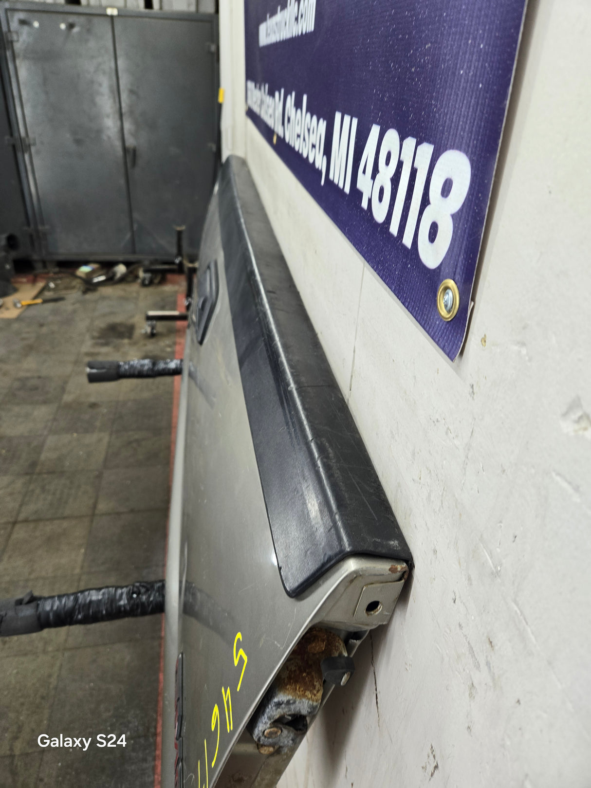 1999-2007 Chevrolet Silverado / GMC Sierra 1500 2500 3500 HD Tailgate