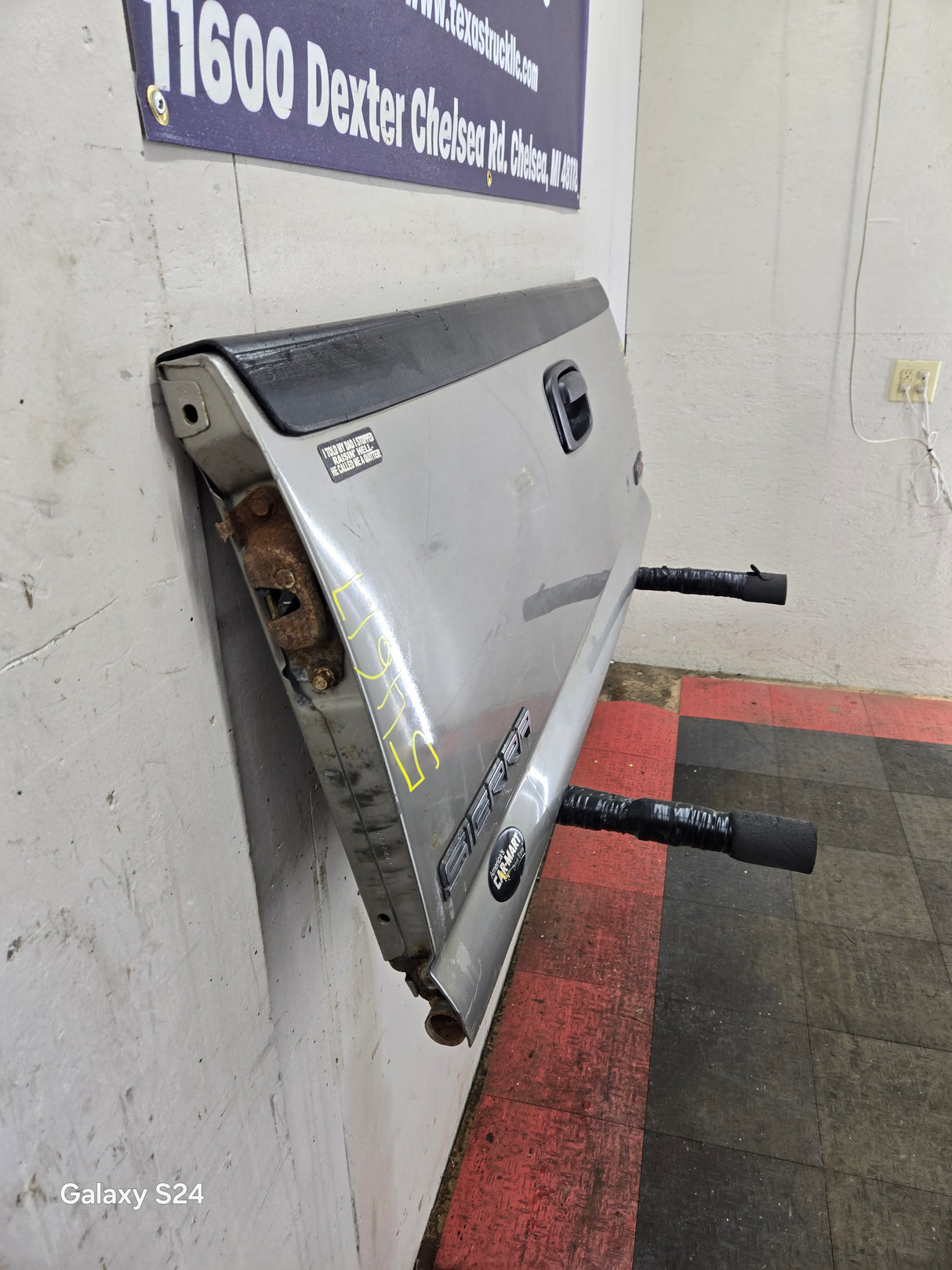 1999-2007 Chevrolet Silverado / GMC Sierra 1500 2500 3500 HD Tailgate