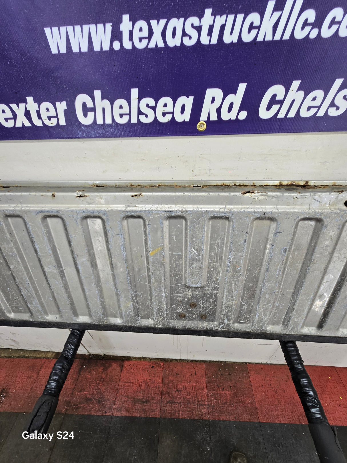 1999-2007 Chevrolet Silverado / GMC Sierra 1500 2500 3500 HD Tailgate