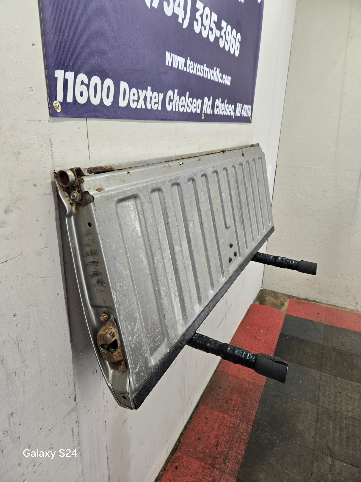 1999-2007 Chevrolet Silverado / GMC Sierra 1500 2500 3500 HD Tailgate