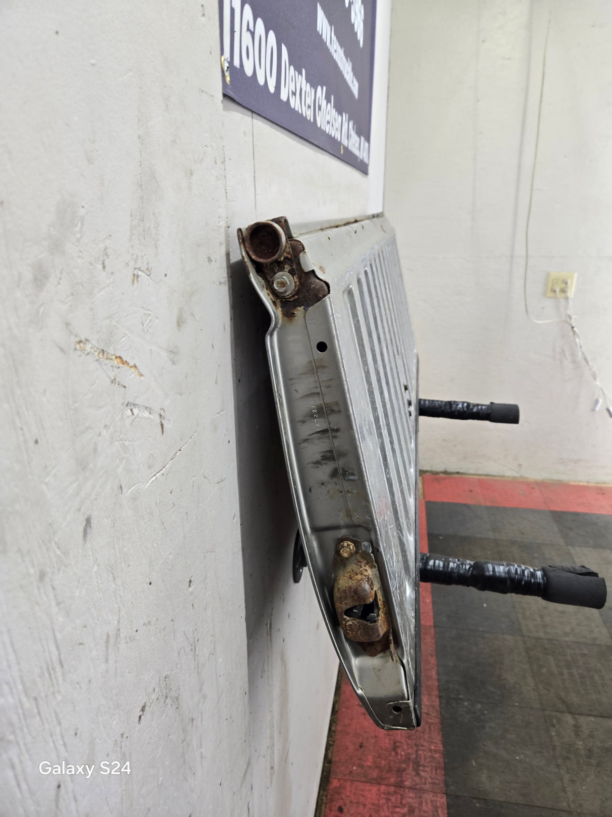 1999-2007 Chevrolet Silverado / GMC Sierra 1500 2500 3500 HD Tailgate